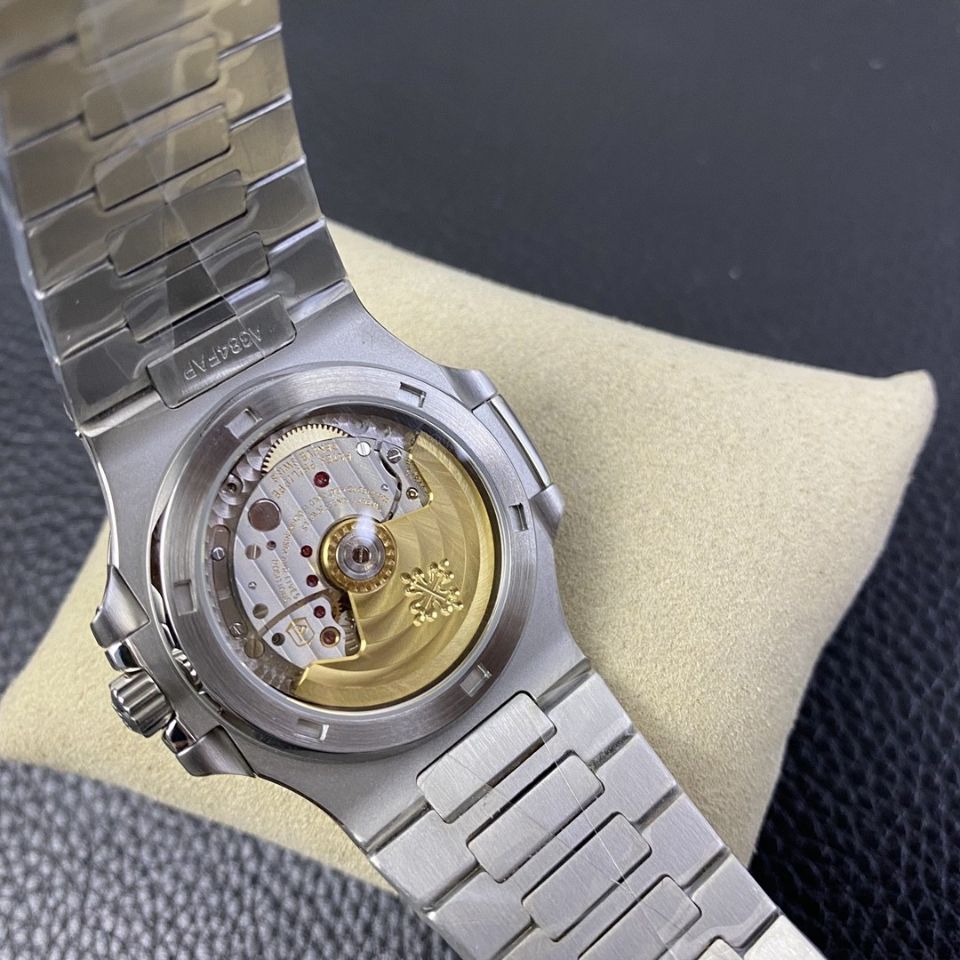 パテックフィリップPatek Philippeノーチラス5711/113P ホワイト文字盤-BRAND OFF