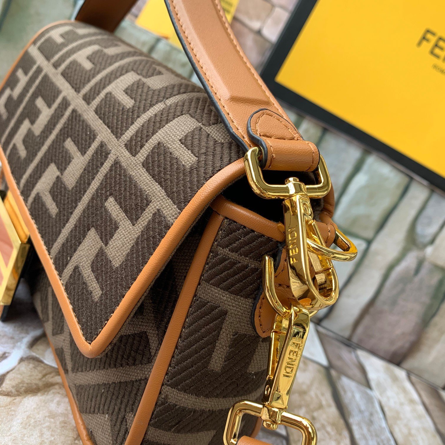 FENDI（フェンディ） メッセンジャーバッグ 26X14X4 CM-BRAND OFF
