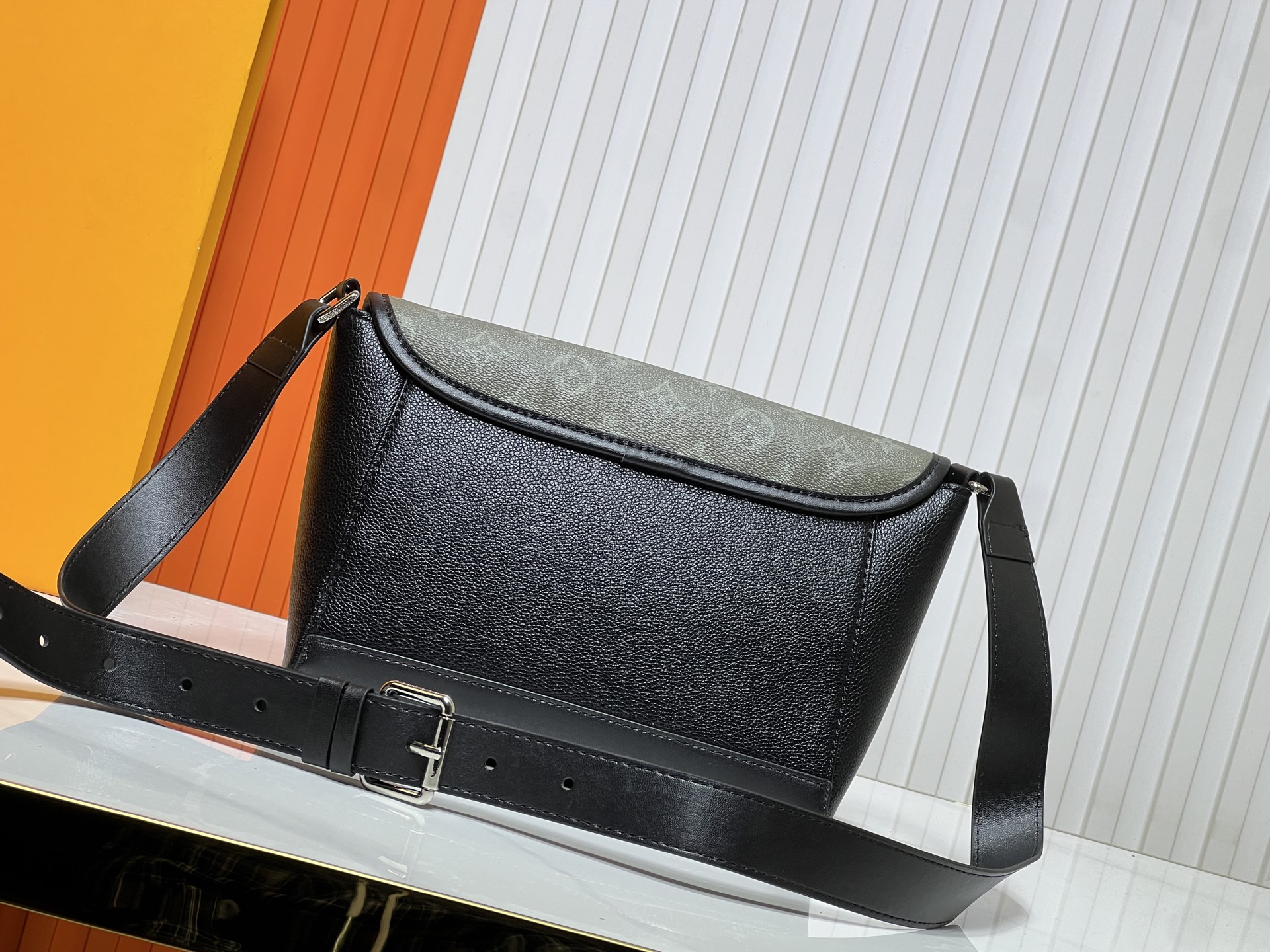 LOUIS VUITTON ルイヴィトン PULSE ショルダーバッグ M12618 M12625-BRAND OFF