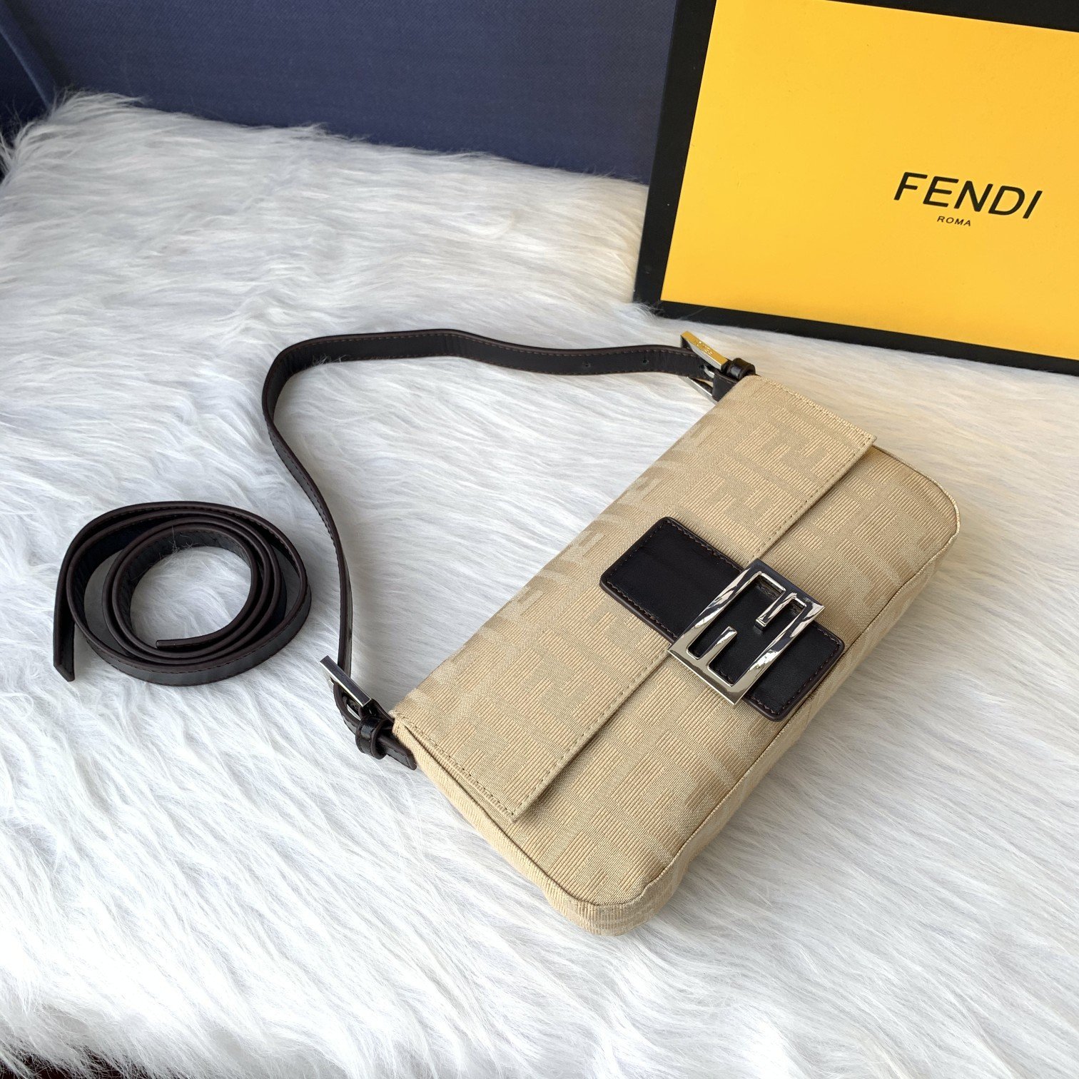 FENDI（フェンディ） メッセンジャーバッグ 25X13X4 CM-BRAND OFF