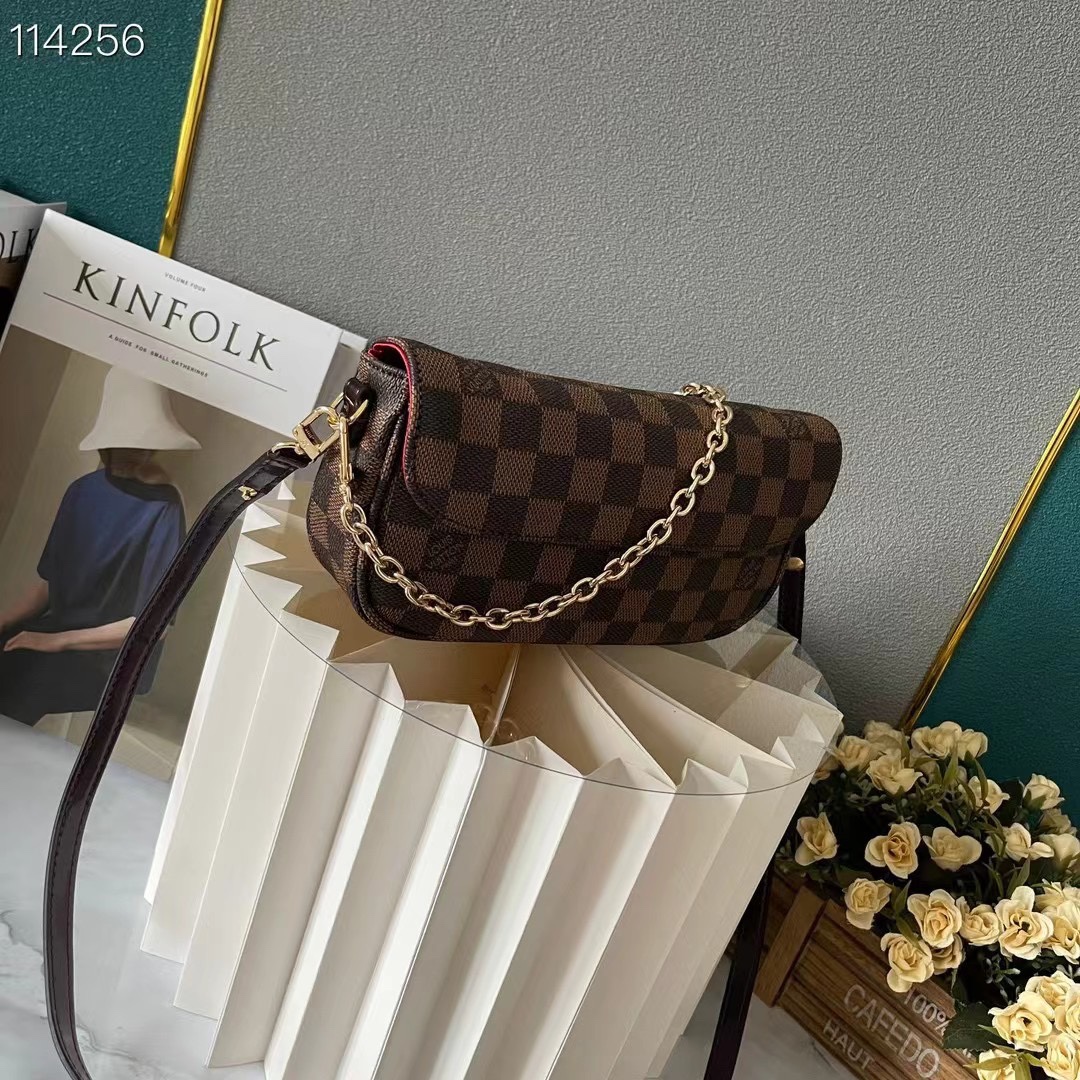 LOUIS VUITTON ルイヴィトン Wallet On Chain Ivy M81992-BRAND OFF