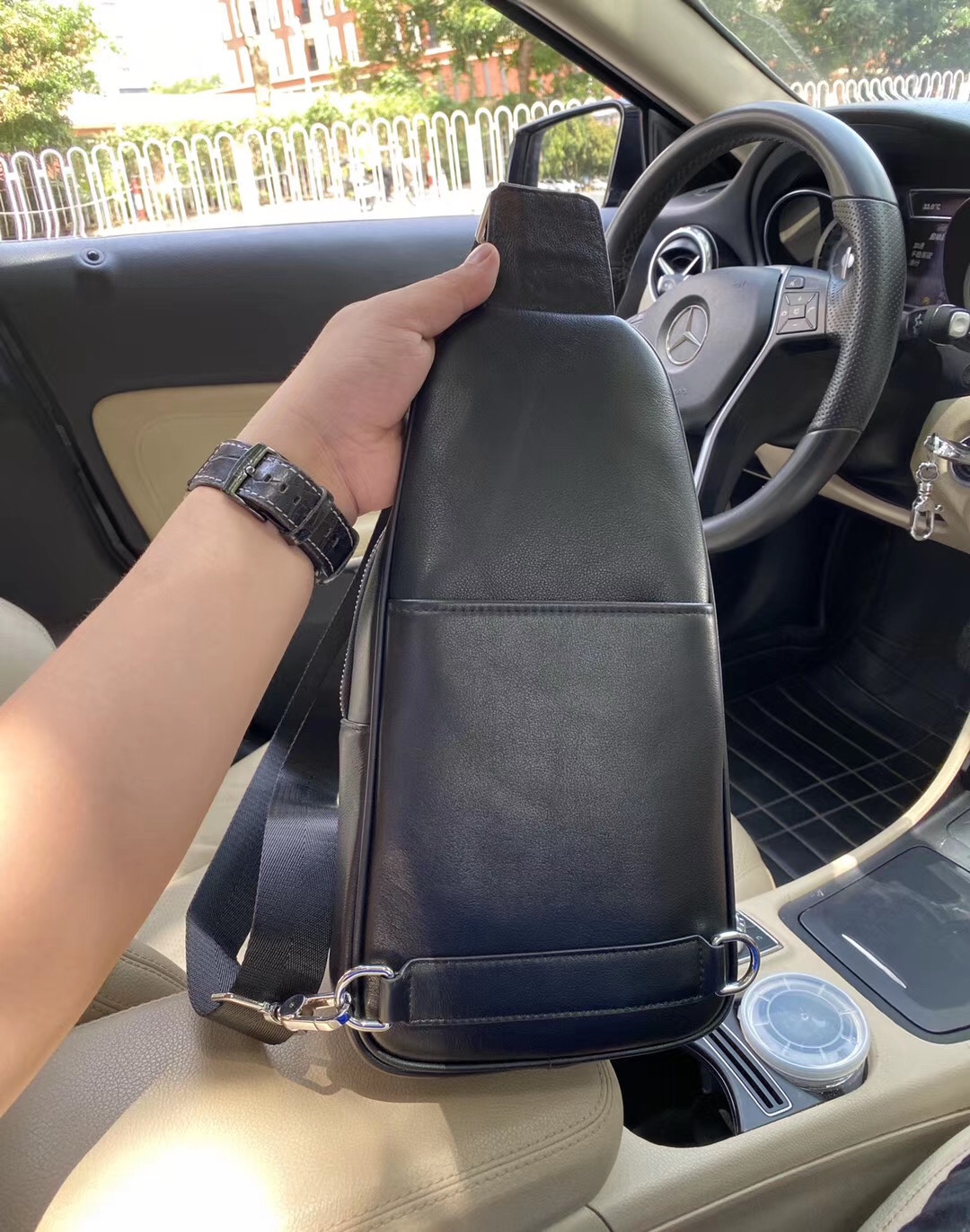 【FENDI 公式旗艦店】フェンディ 胸ポケット 当日出荷 好評に付き再入荷！18*28*6CM-BRAND OFF