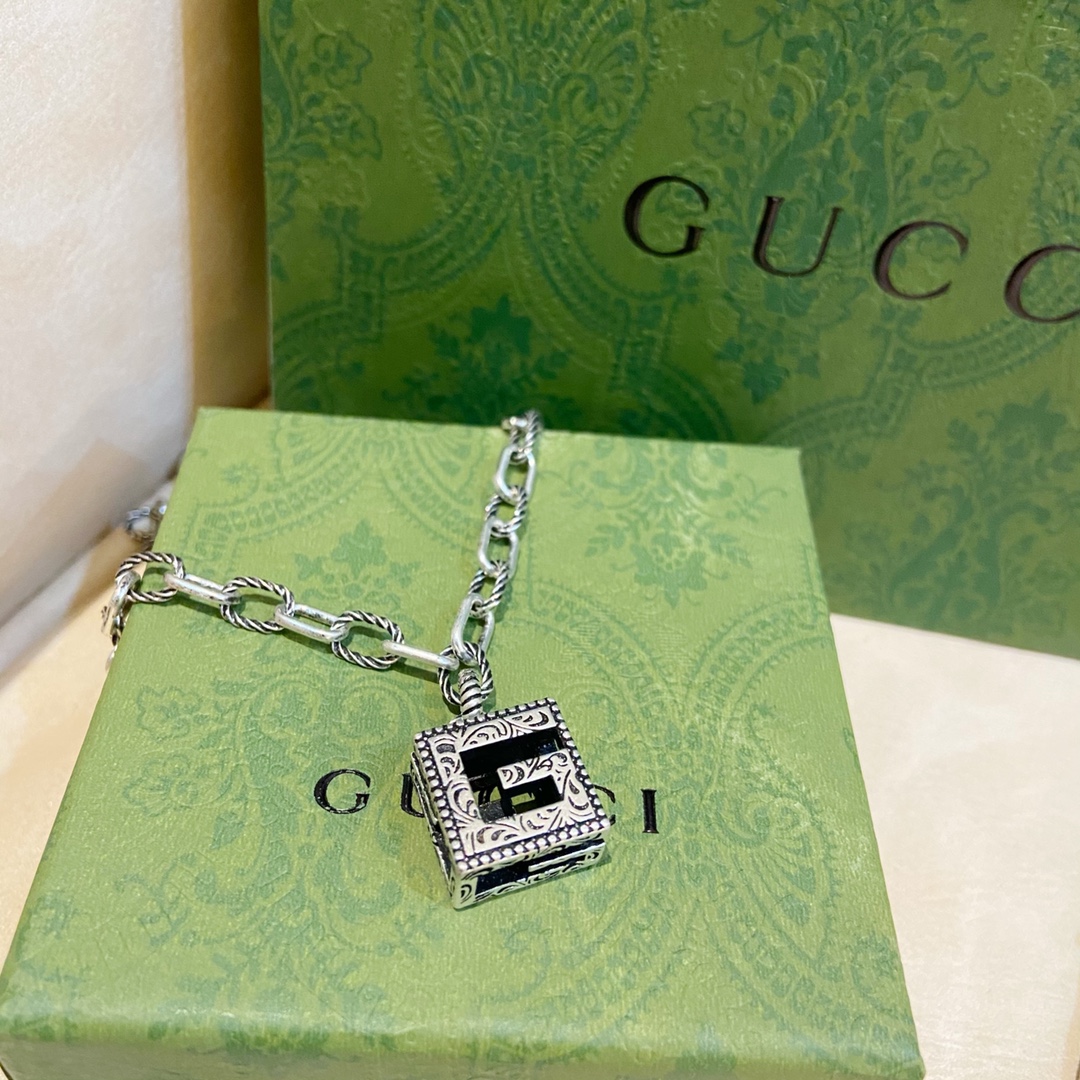 GUCCI スクエアGシルバーネックレス-BRAND OFF