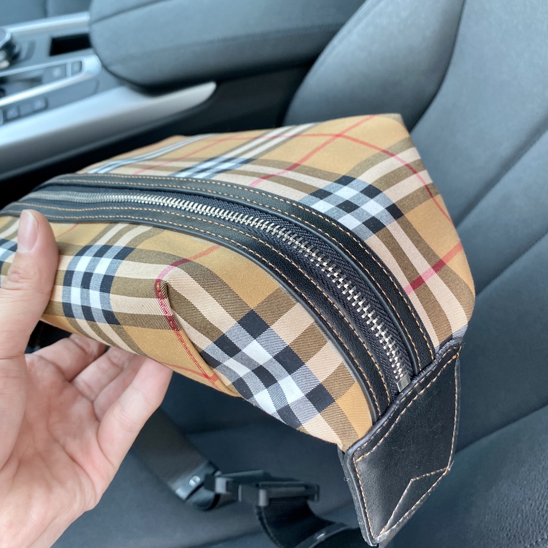 BURBERRY （バーバリー） ウエストバッグ 31X18X7CM-BRAND OFF