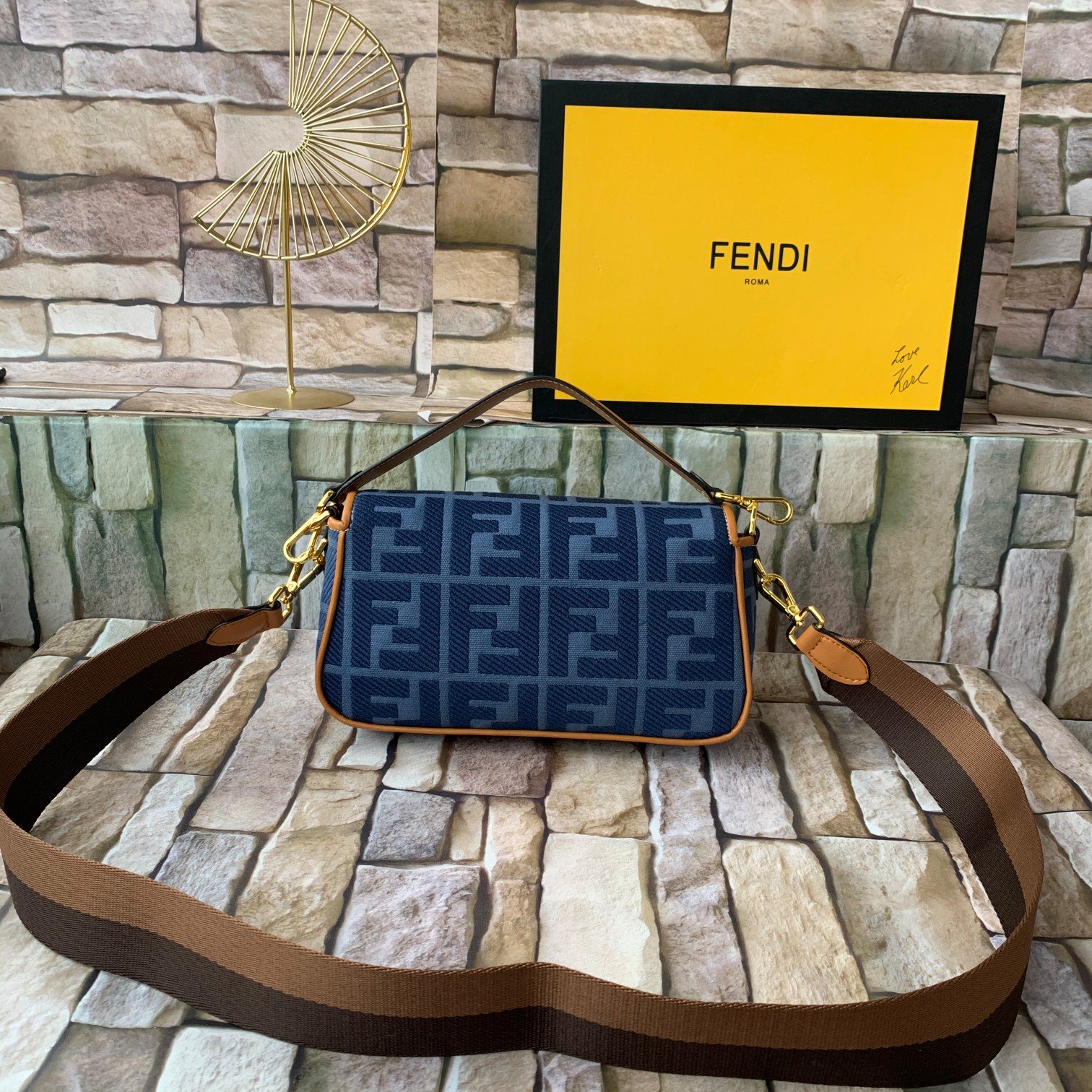 FENDI（フェンディ） メッセンジャーバッグ 26X14X4 CM-BRAND OFF