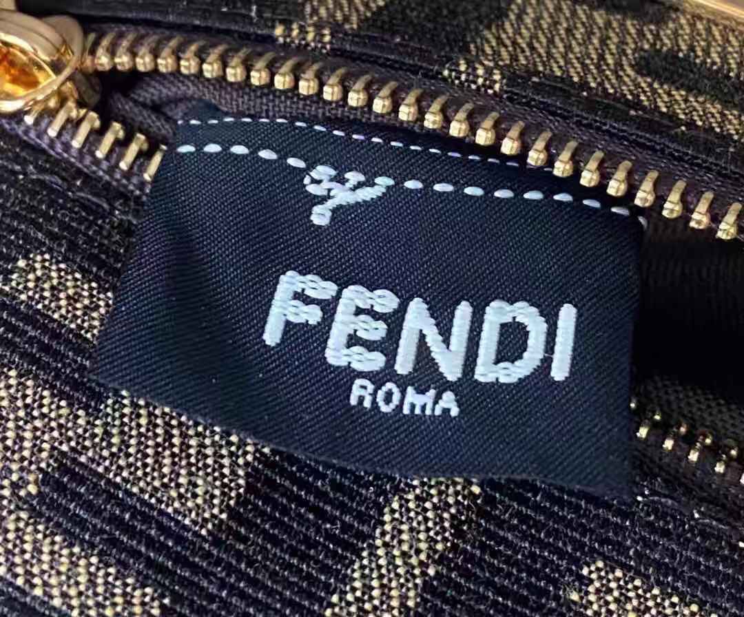 【FENDI公式 旗艦店】 フェンディ ショルダーバッグ 当日出荷 好評に付き再入荷！23*7*18CM-BRAND OFF