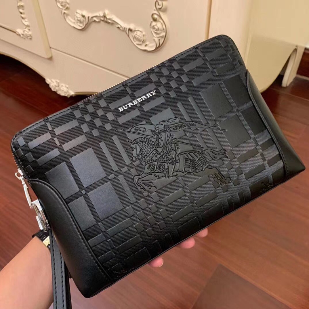 【BURBERRY 公式旗艦店】バーバリー クラッチバッグ 当日出荷 好評に付き再入荷！26*17*3CM-BRAND OFF