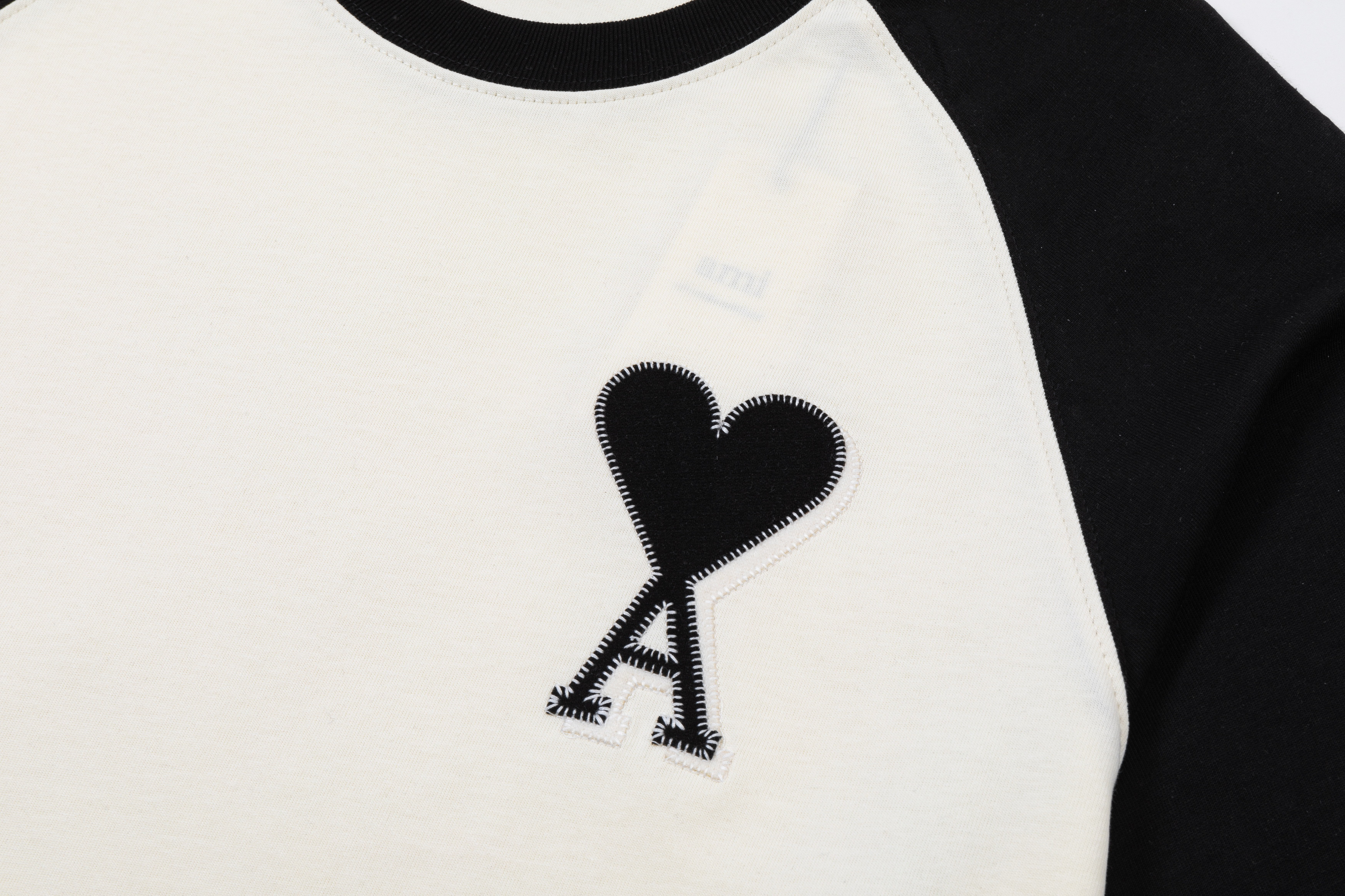 【AMI PARIS公式旗艦店】 アミパリス 新作 ラグランカジュアルTシャツ（男女兼用、半袖）