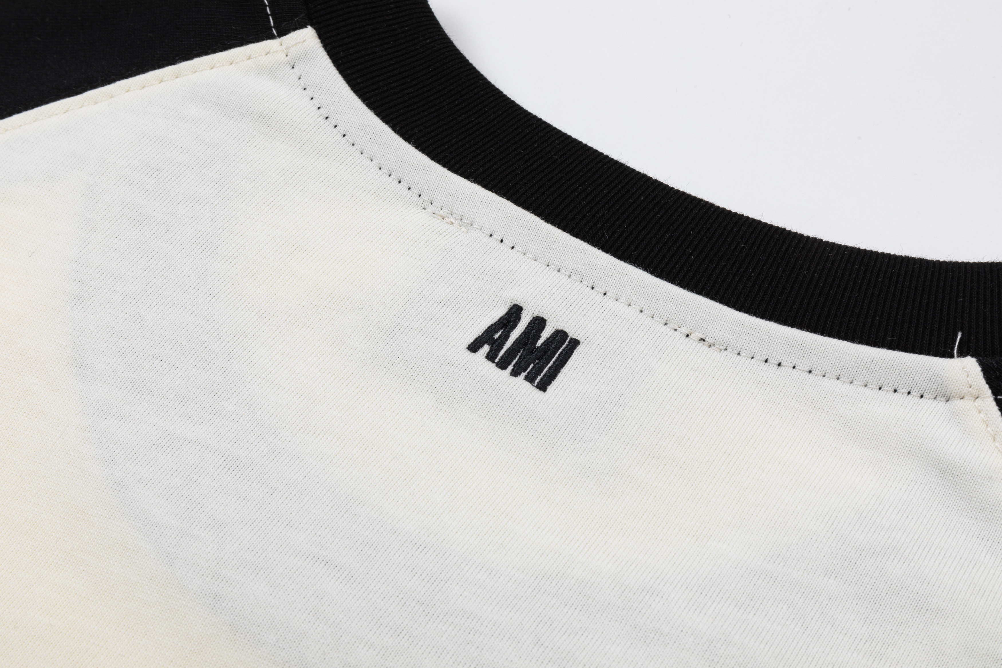 【AMI PARIS公式旗艦店】 アミパリス 新作 ラグランカジュアルTシャツ（男女兼用、半袖）