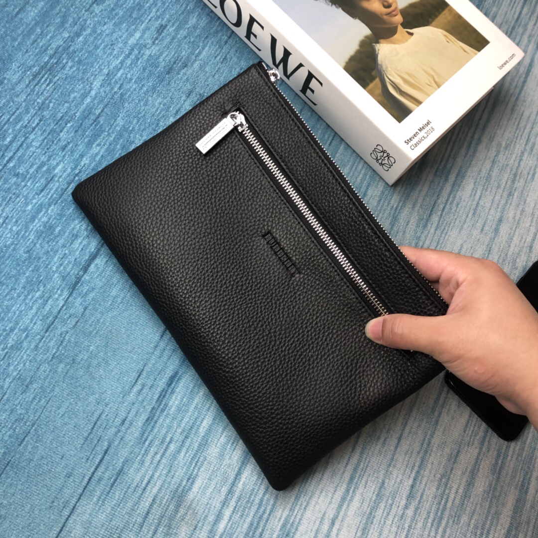 【BURBERRY 公式旗艦店】バーバリー クラッチバッグ 当日出荷 好評に付き再入荷！26*17*3CM-BRAND OFF