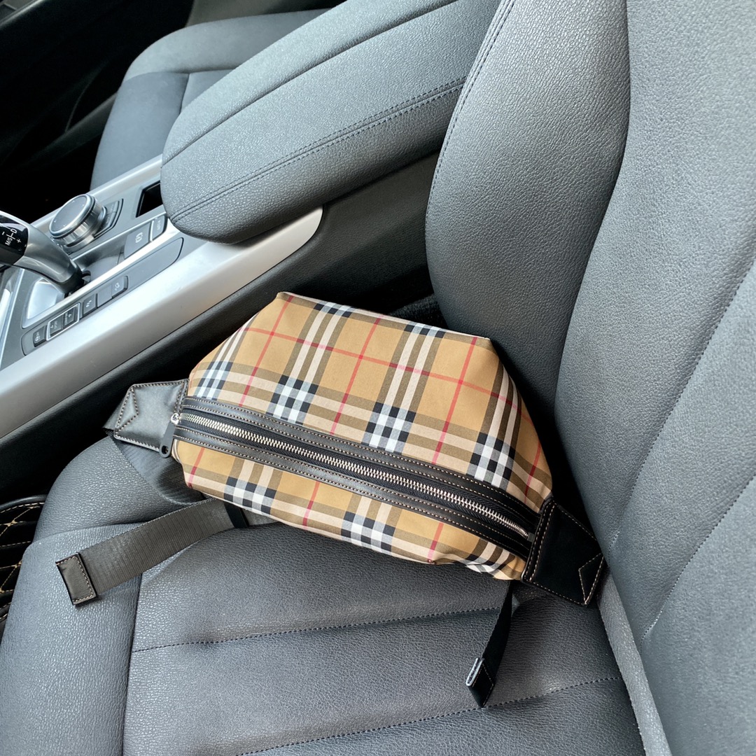 BURBERRY （バーバリー） ウエストバッグ 31X18X7CM-BRAND OFF