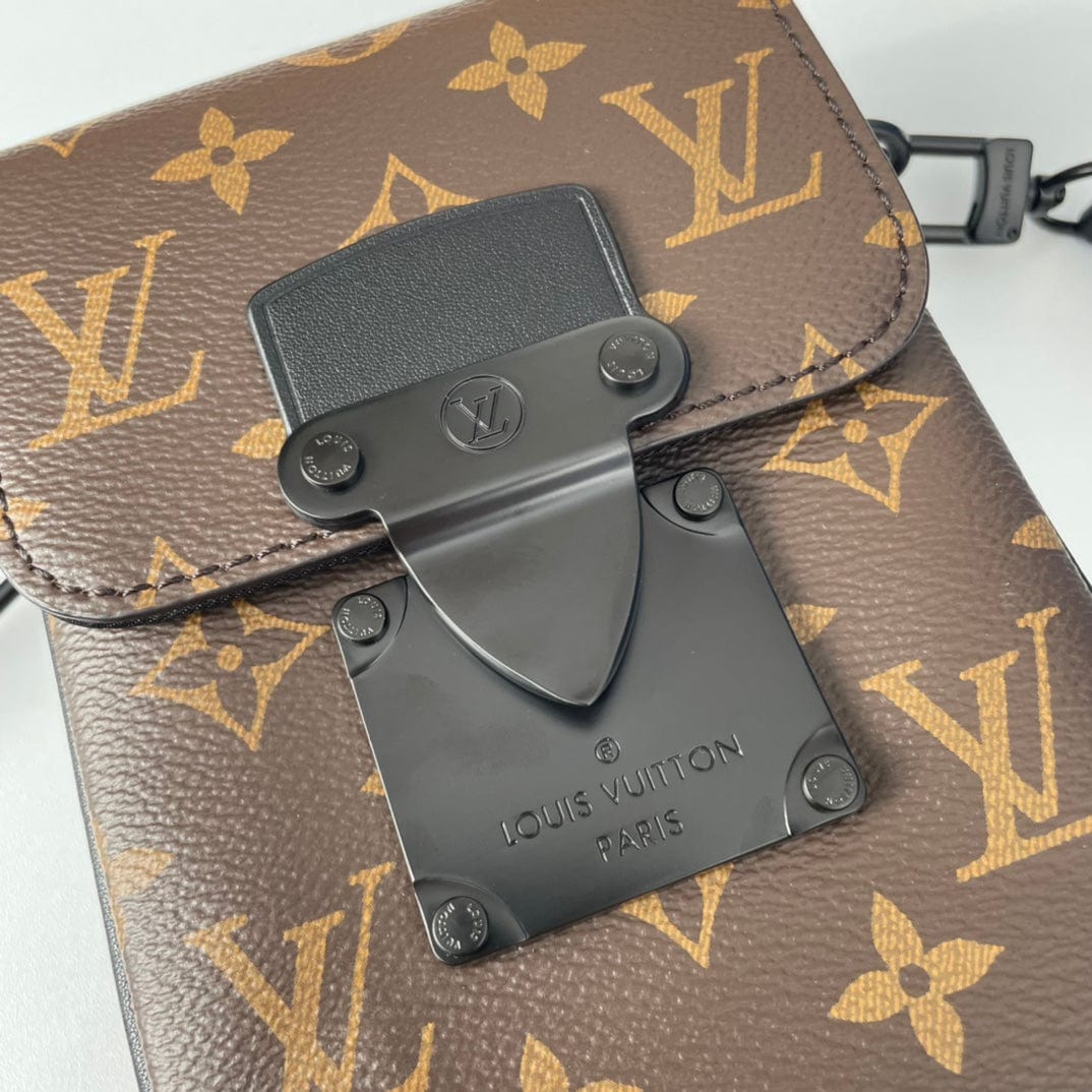 LOUIS VUITTO Sロック ヴェルティカル・ウエアラブル ウォレットM81522-BRAND OFF
