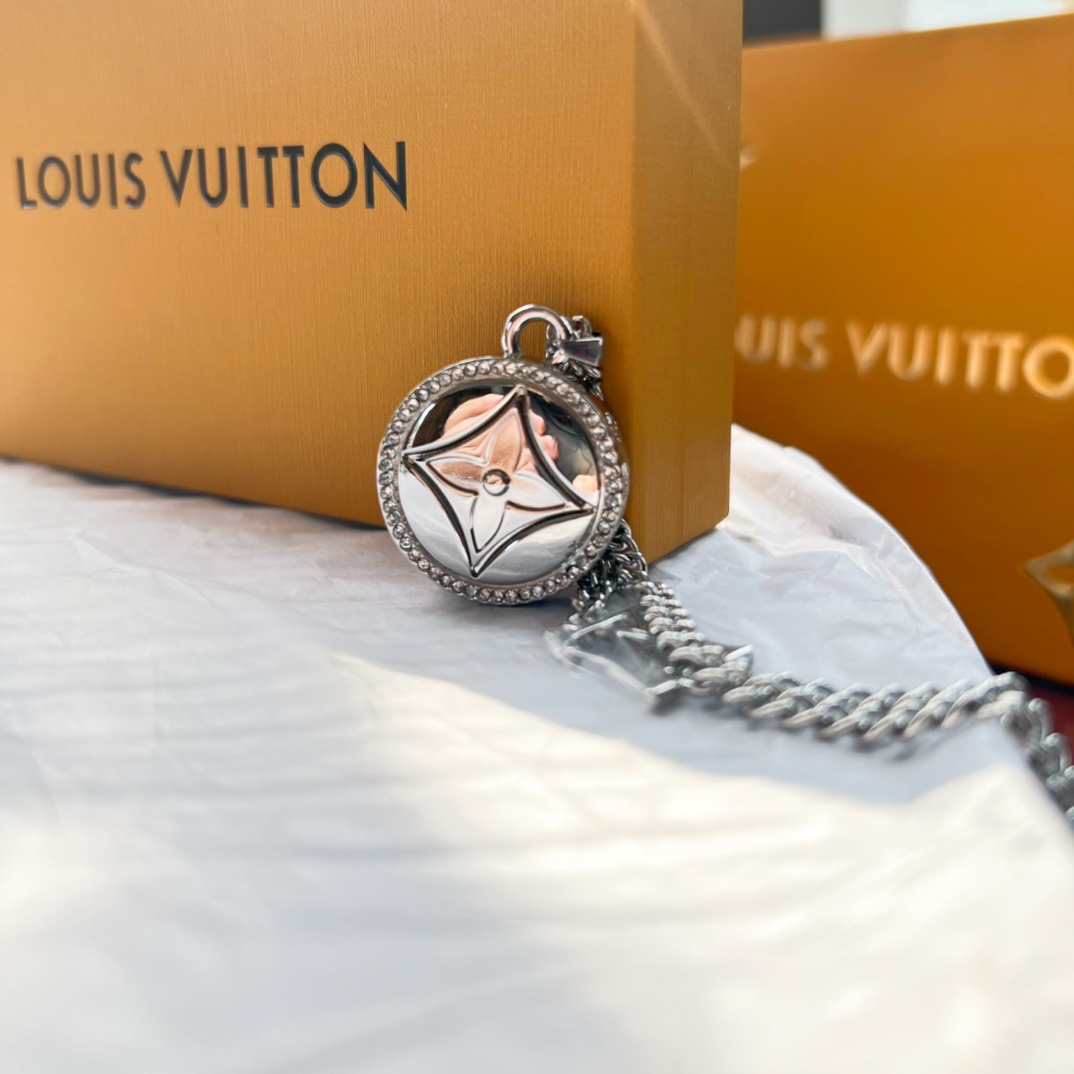 LOUIS VUITTON（ルイヴィトン）ネックレス-BRAND OFF