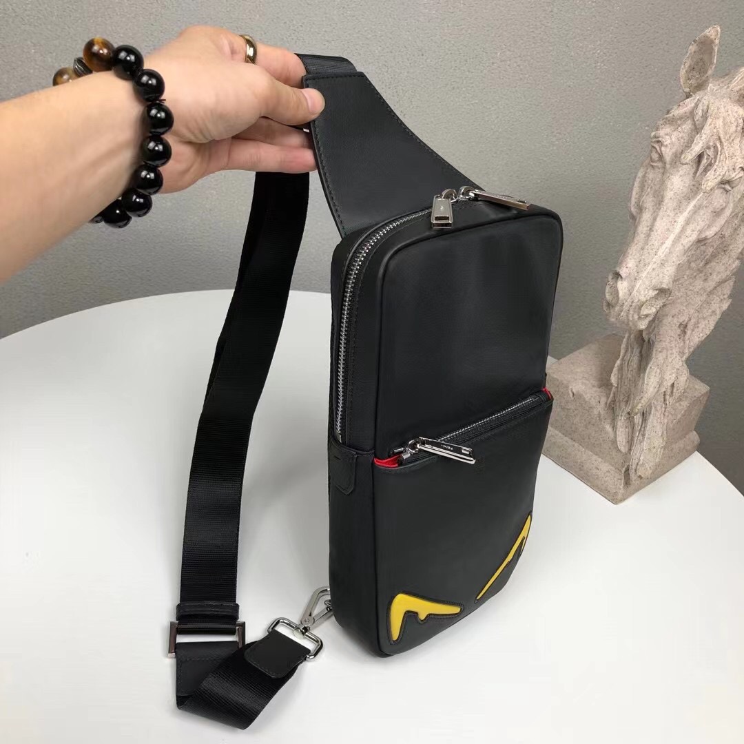 【FENDI 公式 旗艦店】フェンディ チェストバッグ 当日出荷 好評に付き再入荷！30*17*6CM-BRAND OFF