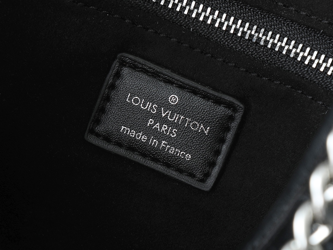 LOUIS VUITTON ルイヴィトン CARRYALL CARGO VIBE バッグ-BRAND OFF