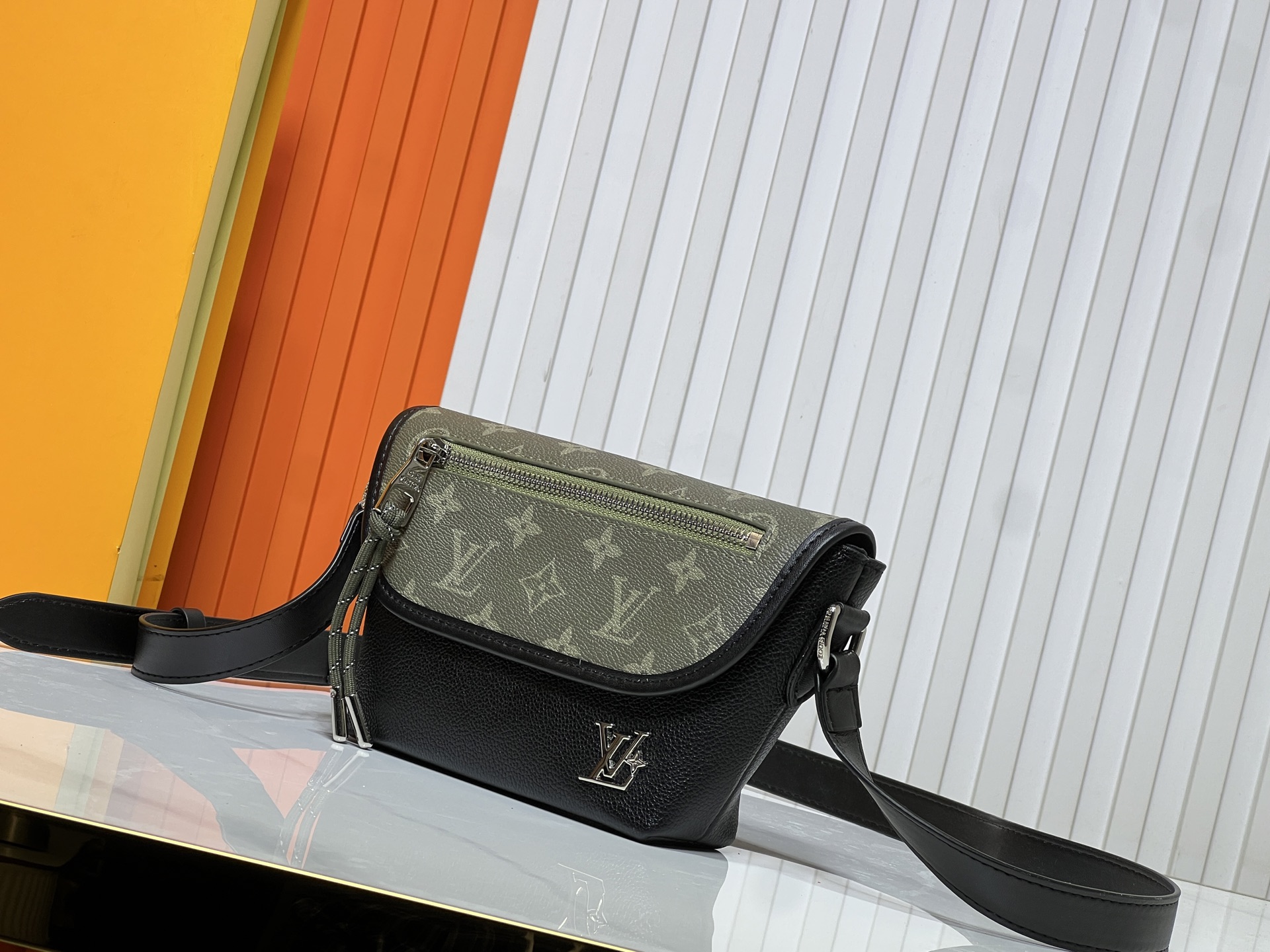 LOUIS VUITTON ルイヴィトン PULSE ショルダーバッグ M12618 M12625-BRAND OFF