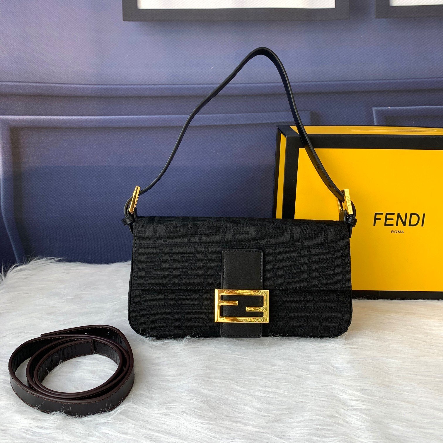 FENDI（フェンディ） メッセンジャーバッグ 25X13X4 CM-BRAND OFF