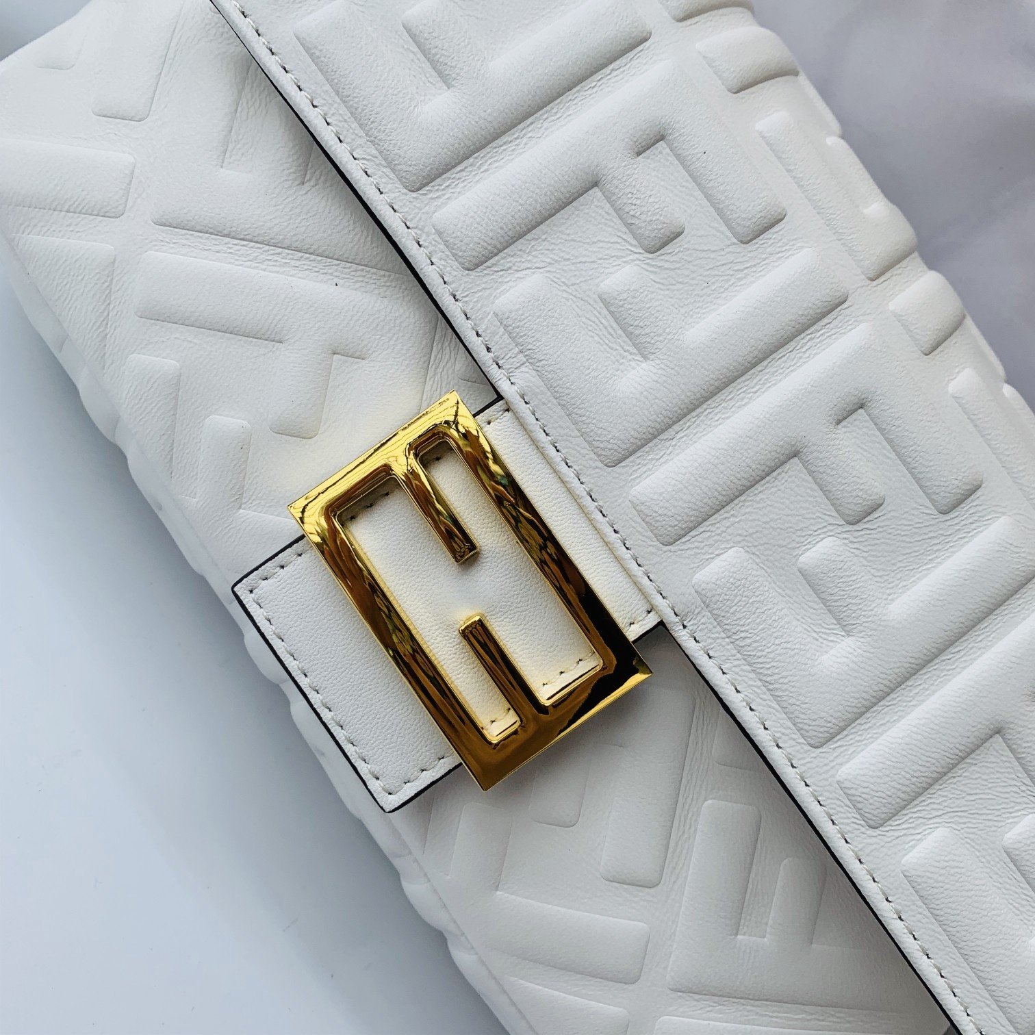 FENDI（フェンディ） メッセンジャーバッグ 26X14X4 CM-BRAND OFF