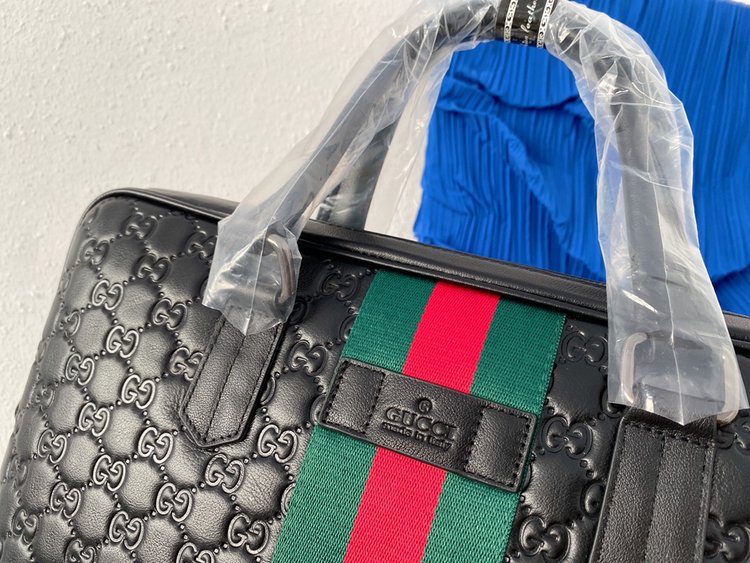 Gucci（グッチ）メンズハンドバッグ 39 x 29 cm-BRAND OFF