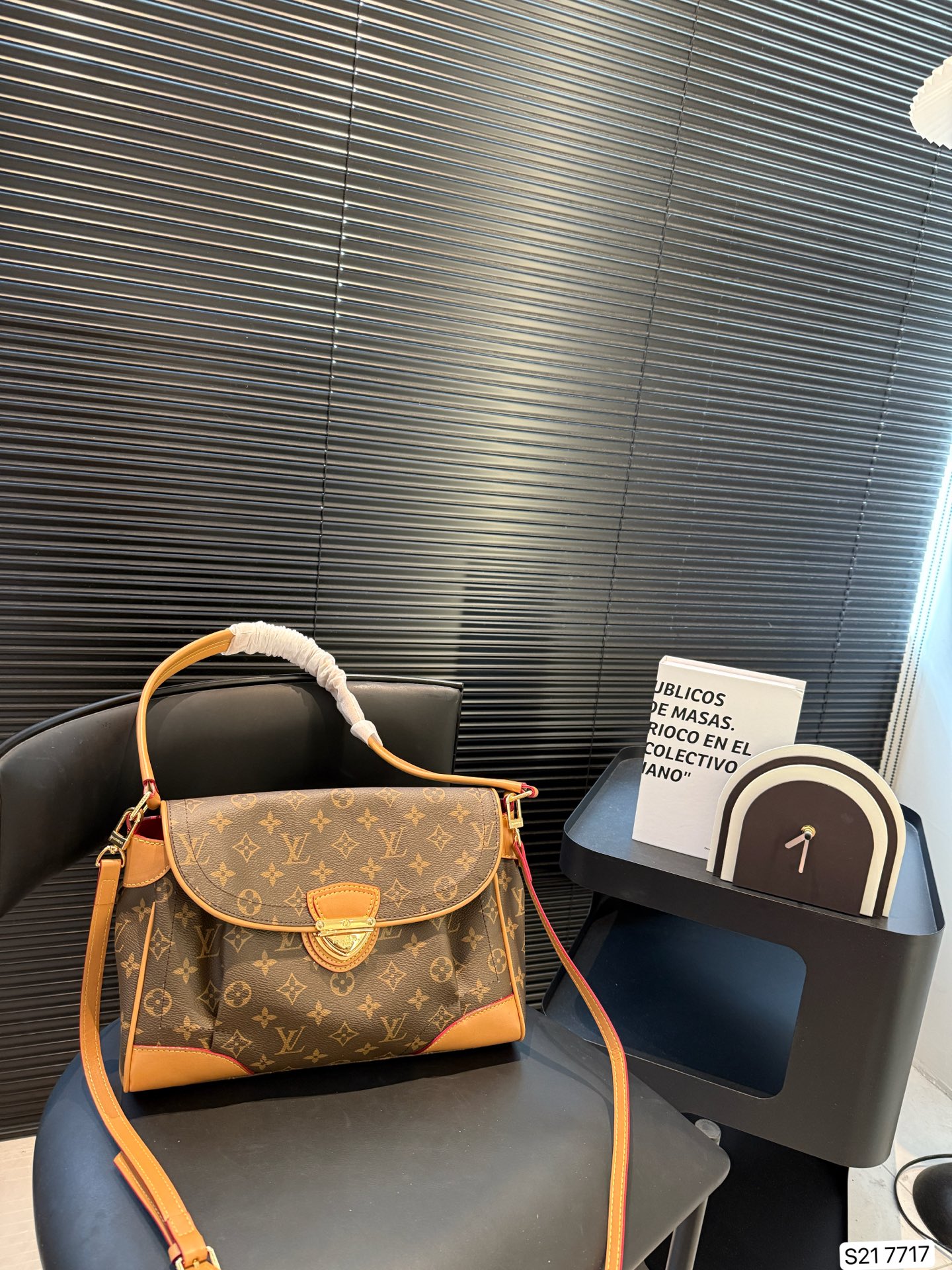 LOUIS VUITTON ルイヴィトン VERNIS わきバッグ 31*23CM-BRAND OFF