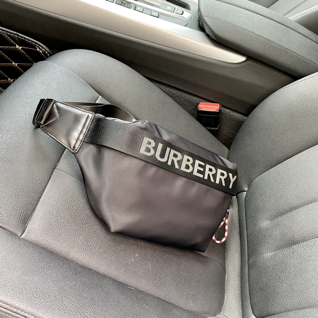 BURBERRY （バーバリー） ウエストバッグ 31X18X7CM-BRAND OFF