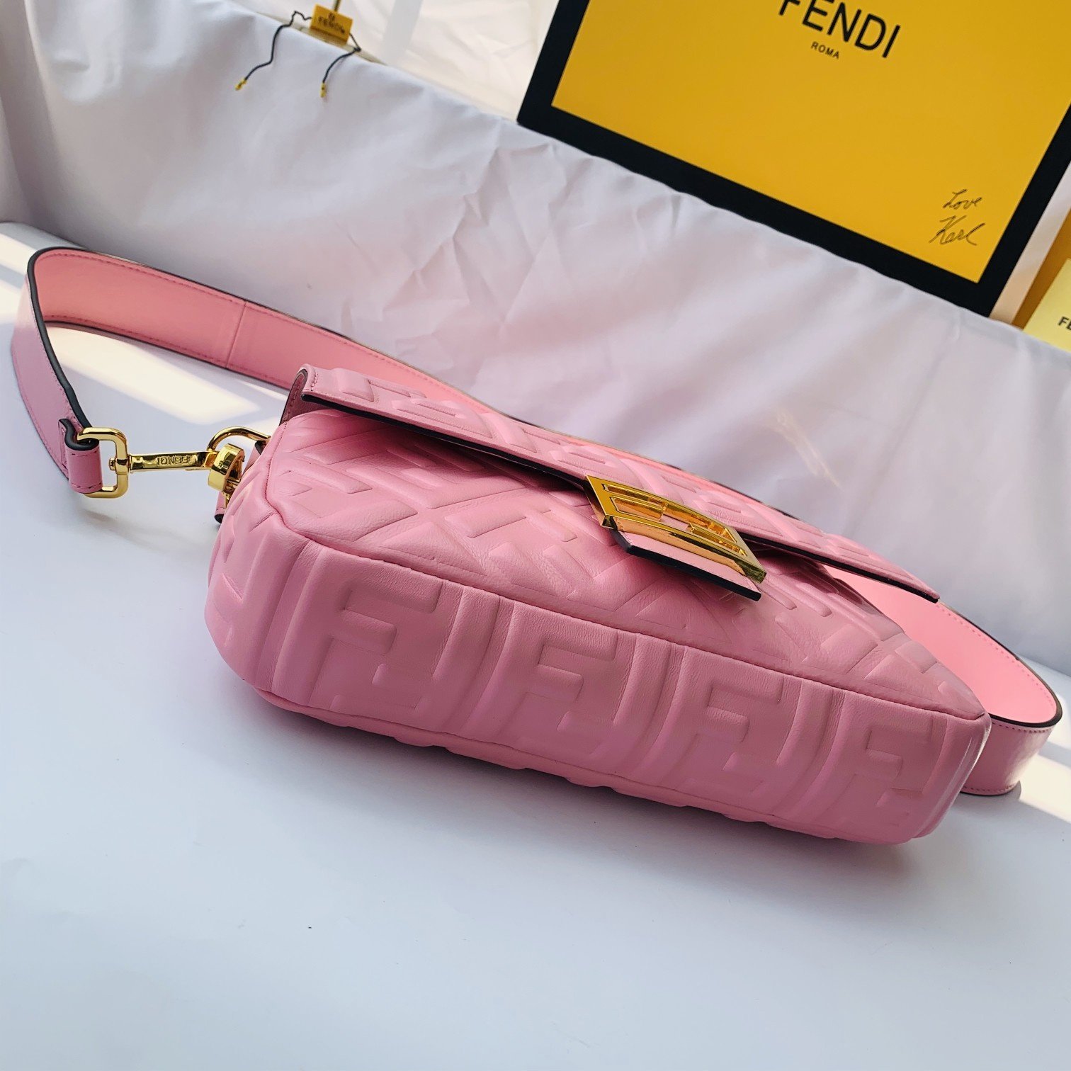 FENDI（フェンディ） メッセンジャーバッグ 26X14X4 CM-BRAND OFF