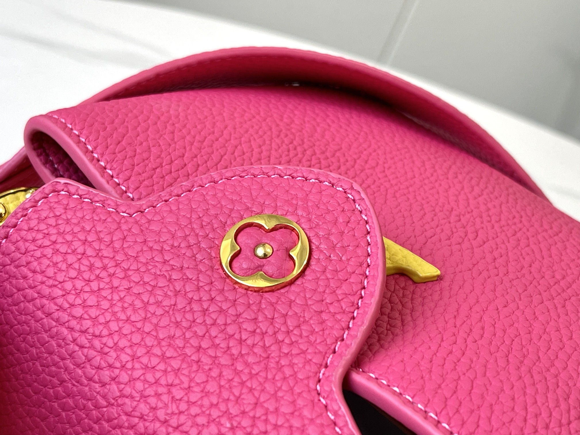LOUIS VUITTON ルイヴィトン CAPUCINES クロスボディバッグ M59440-BRAND OFF