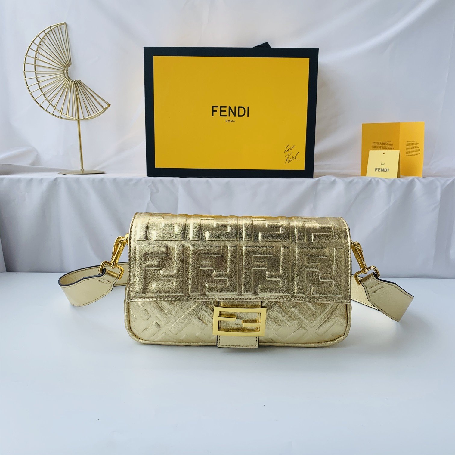 FENDI（フェンディ） メッセンジャーバッグ 26X14X4 CM-BRAND OFF