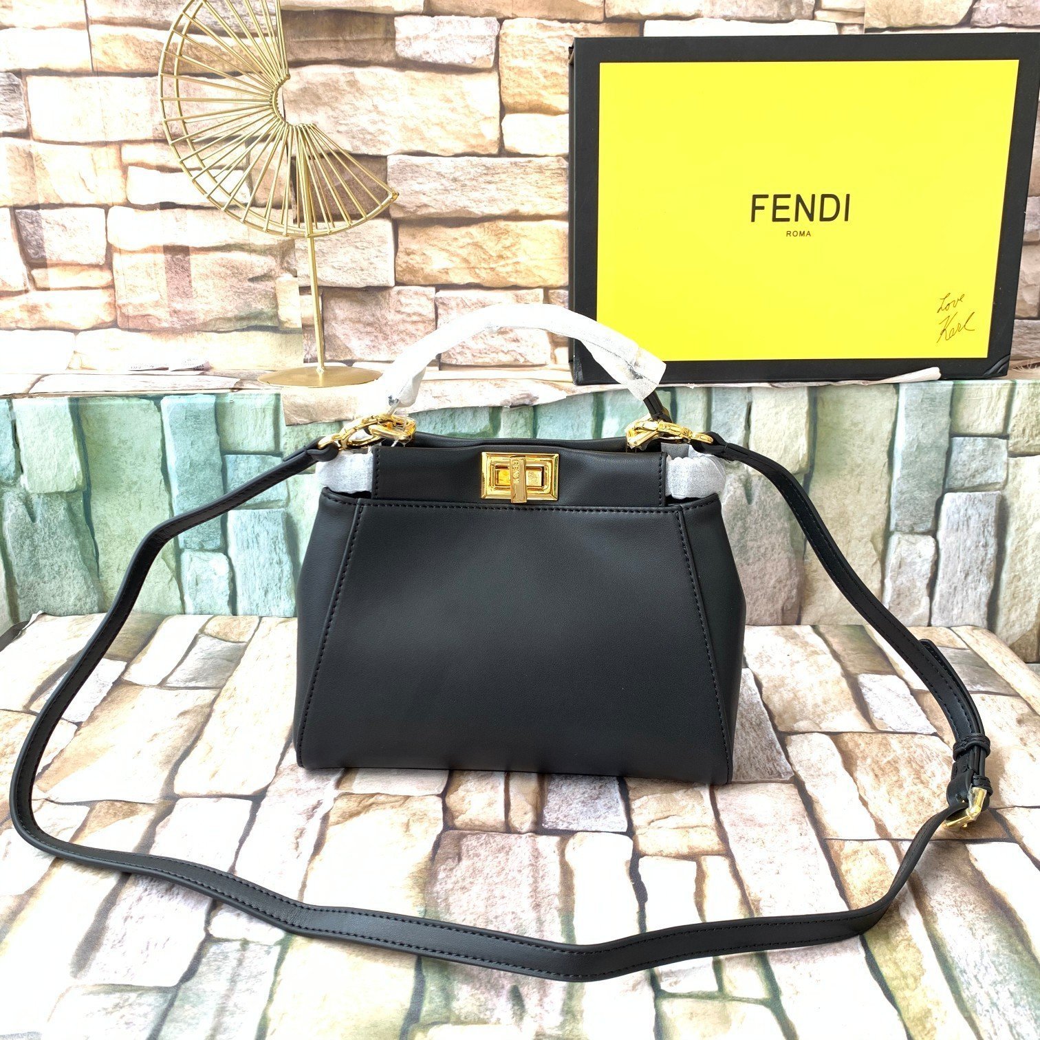 FENDI（フェンディ） メッセンジャーバッグ 23X18X11CM-BRAND OFF