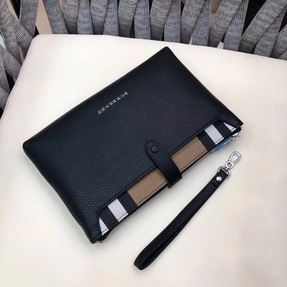 【BURBERRY 公式旗艦店】バーバリー クラッチバッグ 当日出荷 好評に付き再入荷！26*17*3CM-BRAND OFF