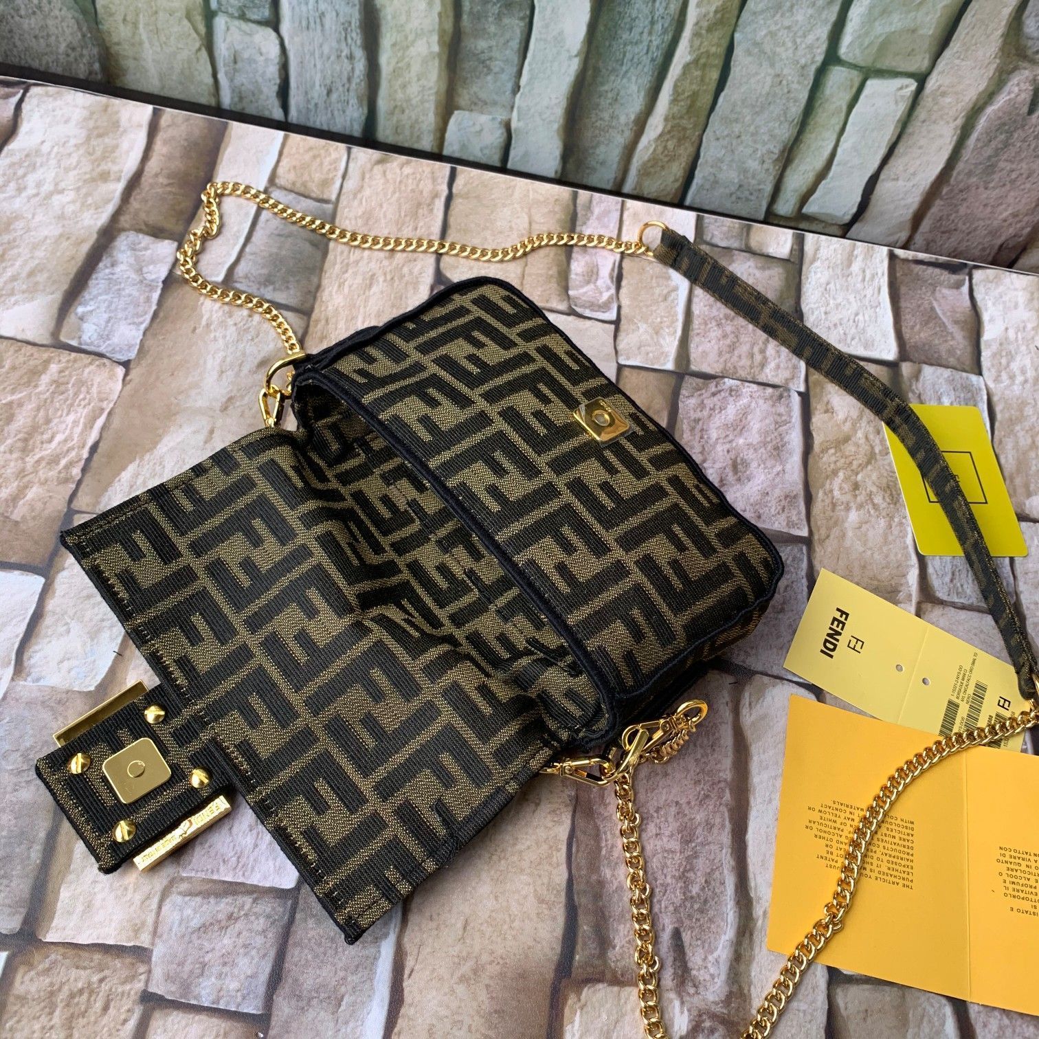 FENDI（フェンディ） メッセンジャーバッグ 26X14X4 CM-BRAND OFF