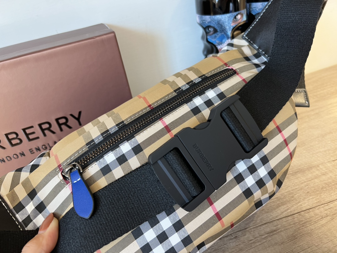 【BUREERRY公式 旗艦店】（バーバリー） ウエストポーチ 28cmX16cm-BRAND OFF
