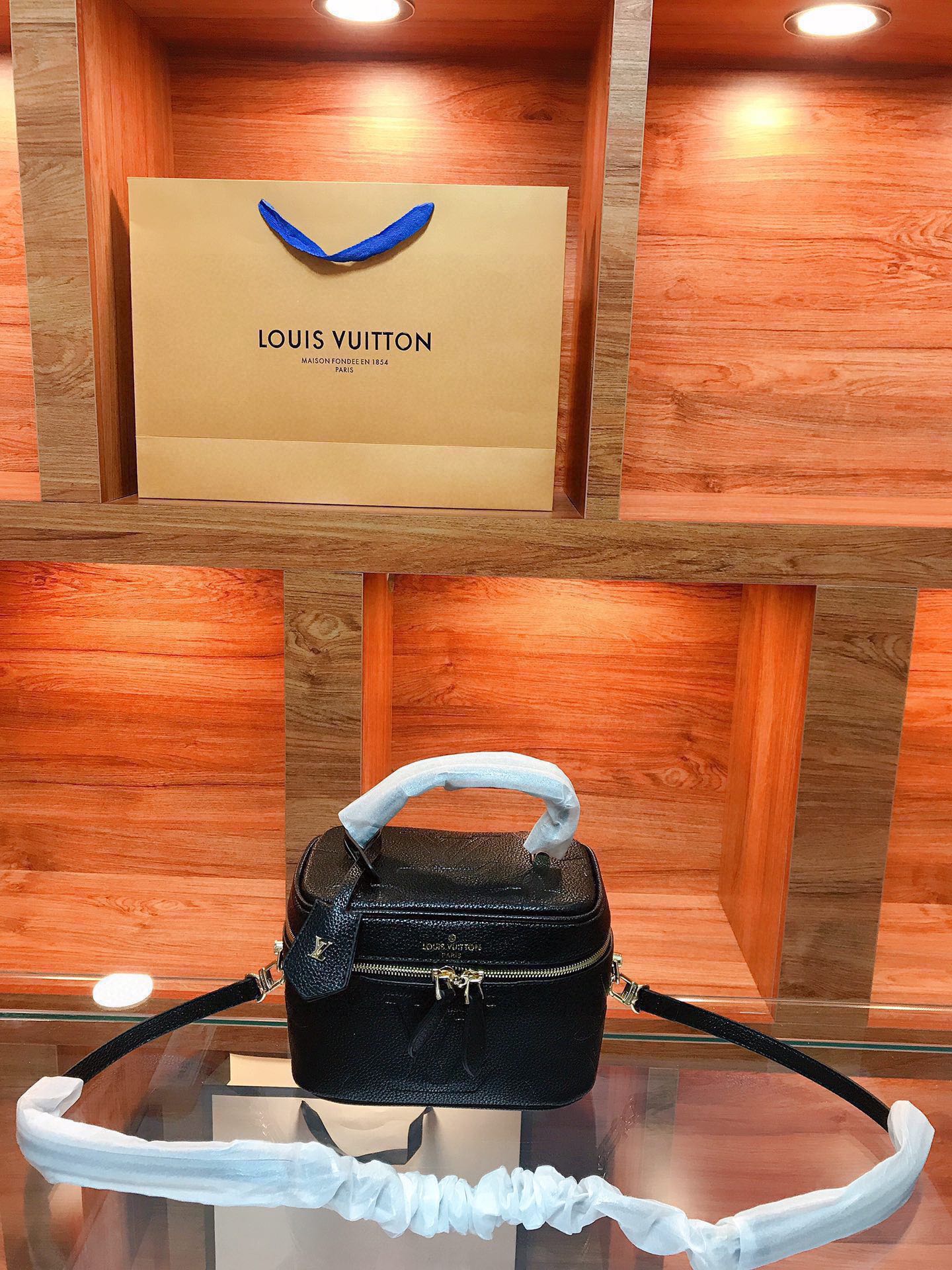 LOUIS VUITTON（ルイヴィトン）VANITY メッセンジャーバッグ-BRAND OFF