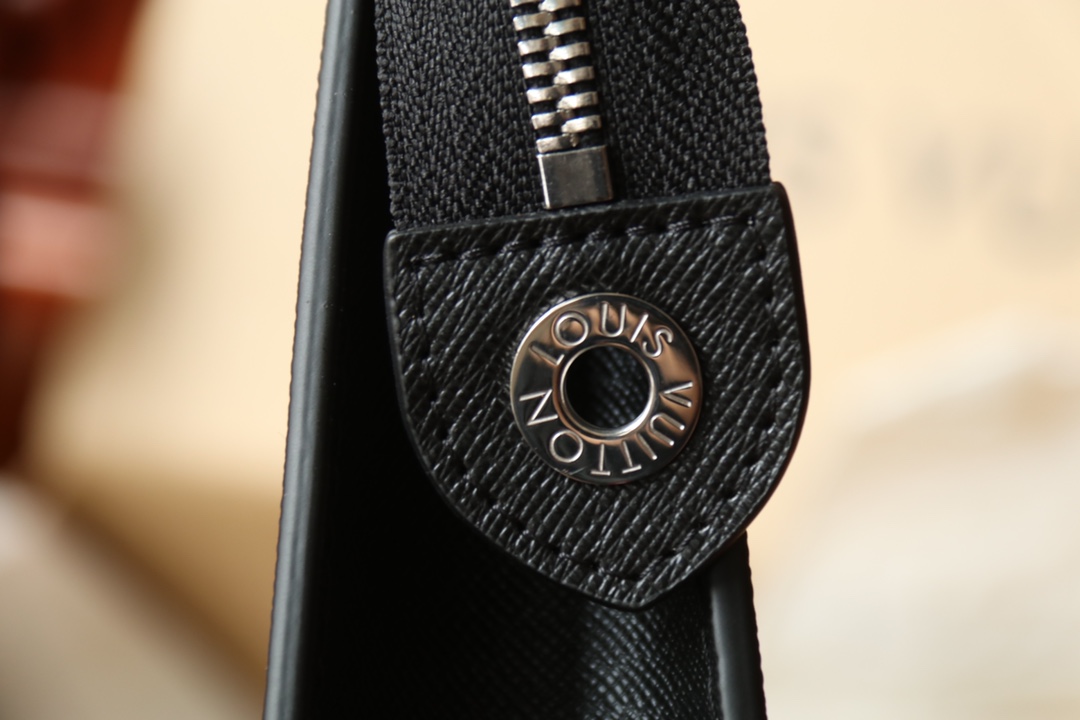 LOUIS VUITTON ルイヴィトン POCHETTE VOYAGE クラッチバッグ M30718-BRAND OFF