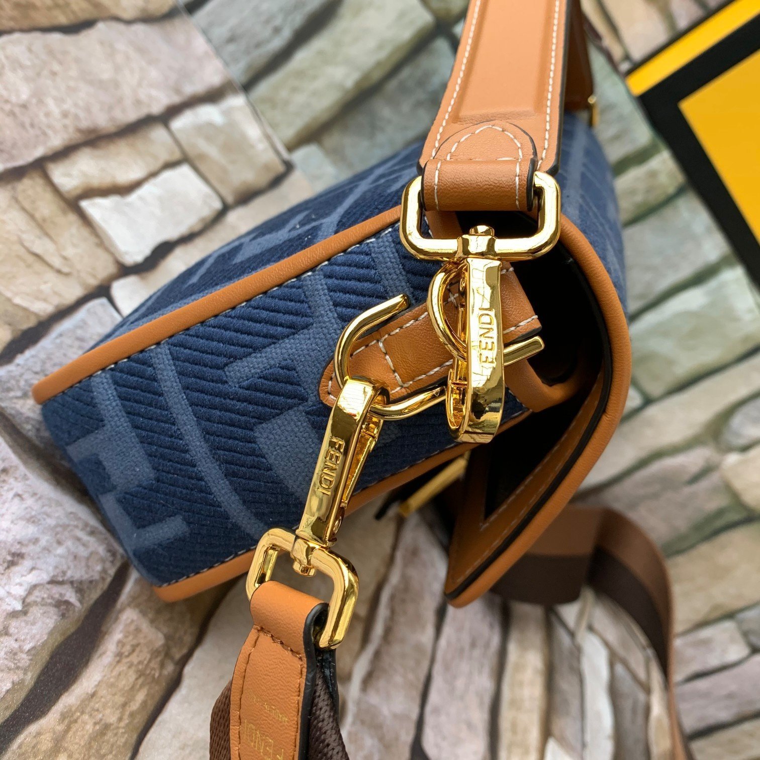 FENDI（フェンディ） メッセンジャーバッグ 26X14X4 CM-BRAND OFF
