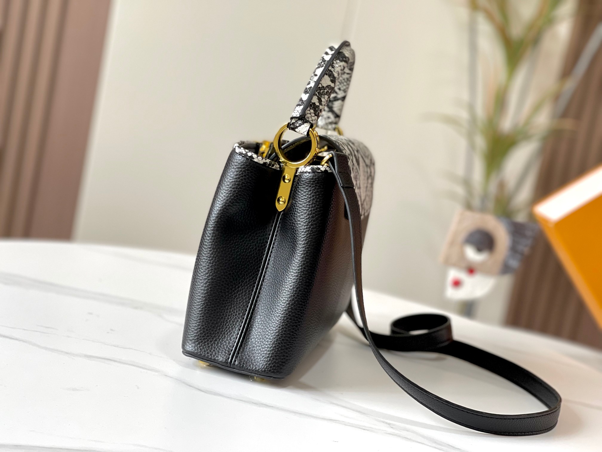 LOUIS VUITTON ルイヴィトン CAPUCINES ハンドバッグ M95508-BRAND OFF