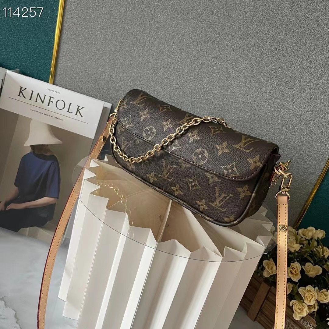 LOUIS VUITTON ルイヴィトン Wallet On Chain Ivy M81992-BRAND OFF