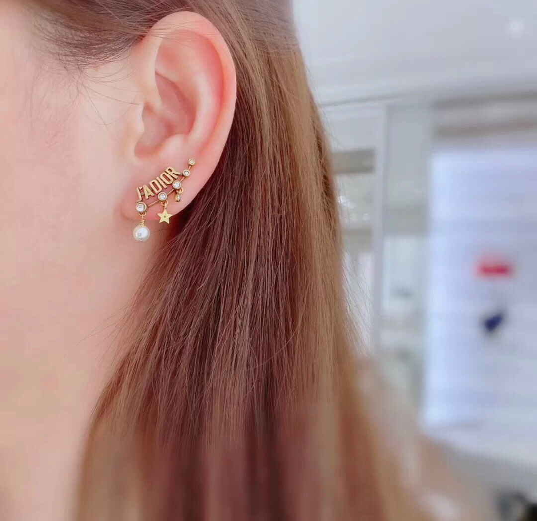【DIOR】 ディオール   ファッションスタイルのイヤリング-BRAND OFF