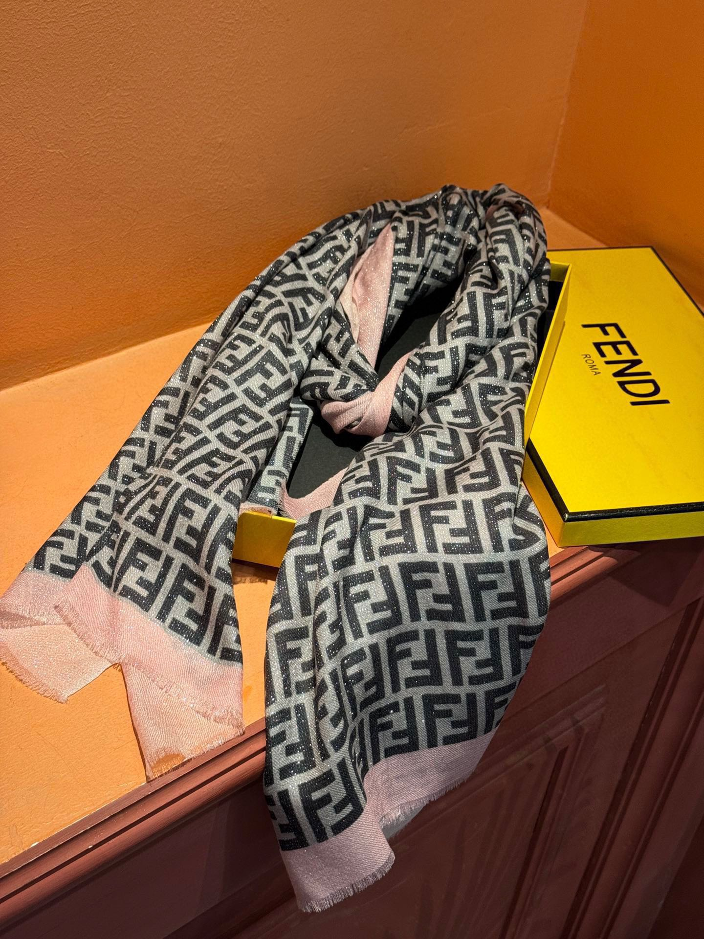 【FENDI  フェンディ】スカーフ 30*180CM   241207-BRAND OFF