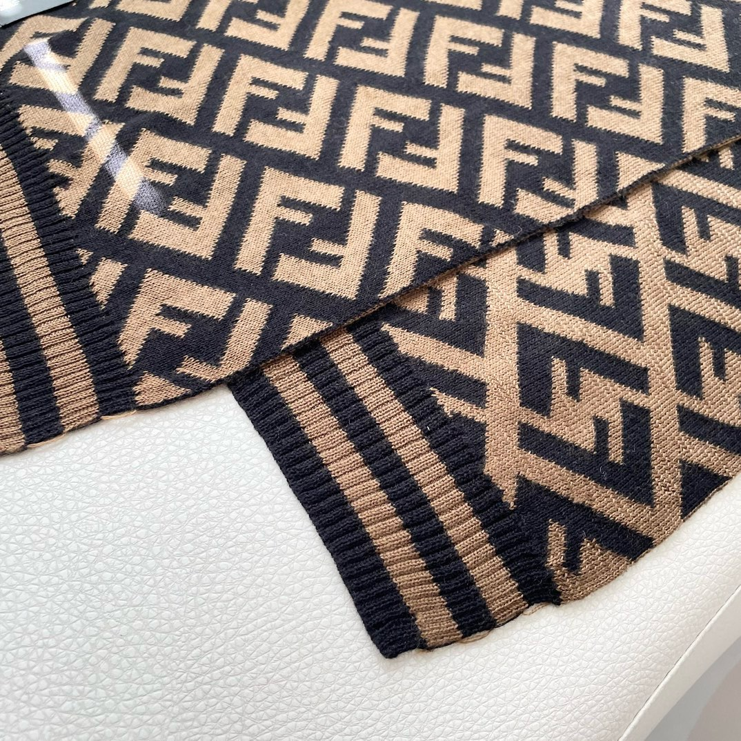 【FENDI  フェンディ】スカーフ 180*32CM   241207-BRAND OFF