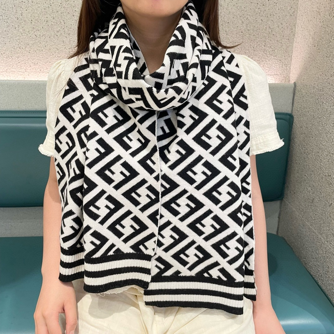 【FENDI  フェンディ】スカーフ 180*32CM   241207-BRAND OFF