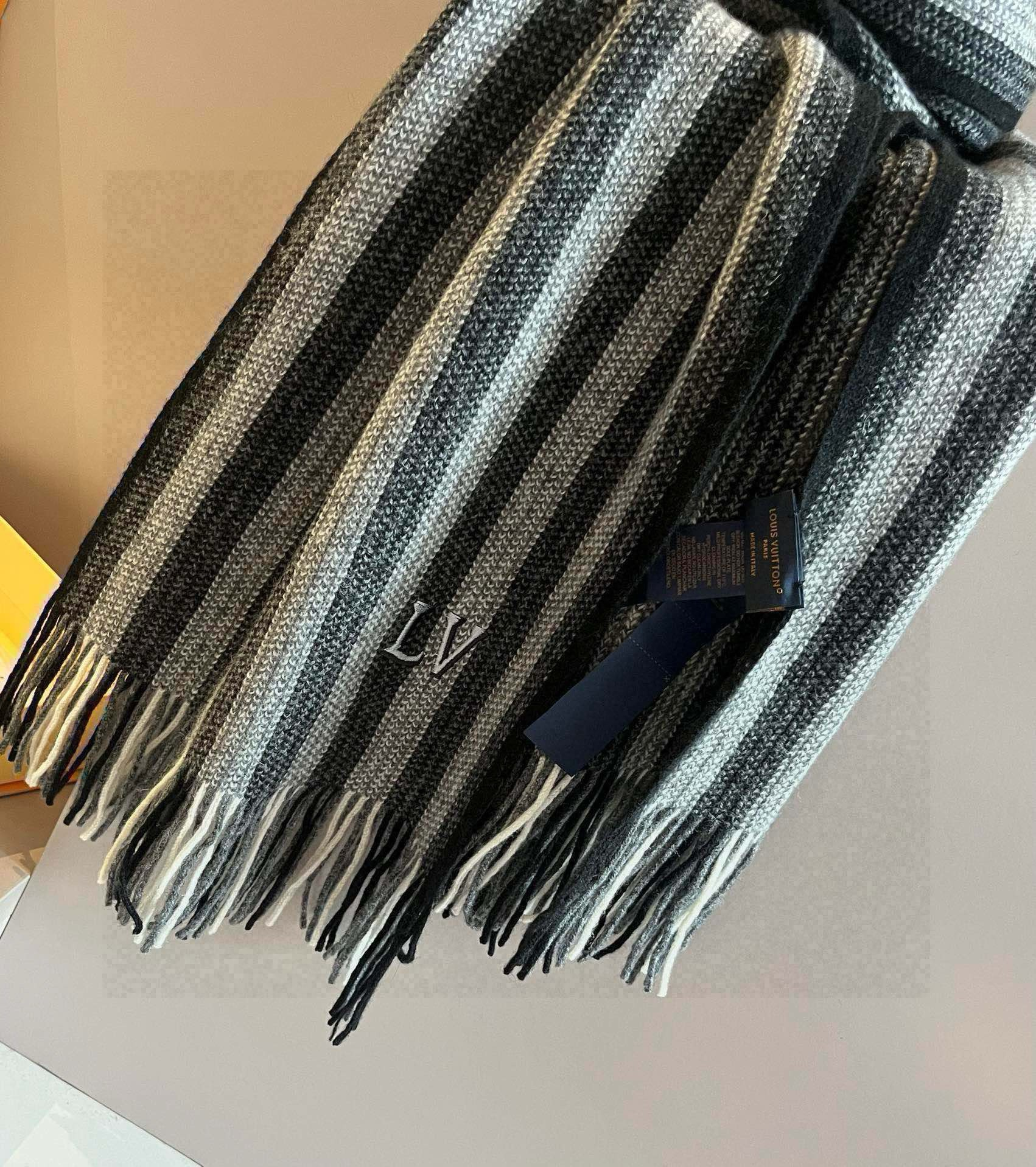 【LOUIS VUITTON   ルイヴィトン】スカーフ 35*180CM   241207-BRAND OFF