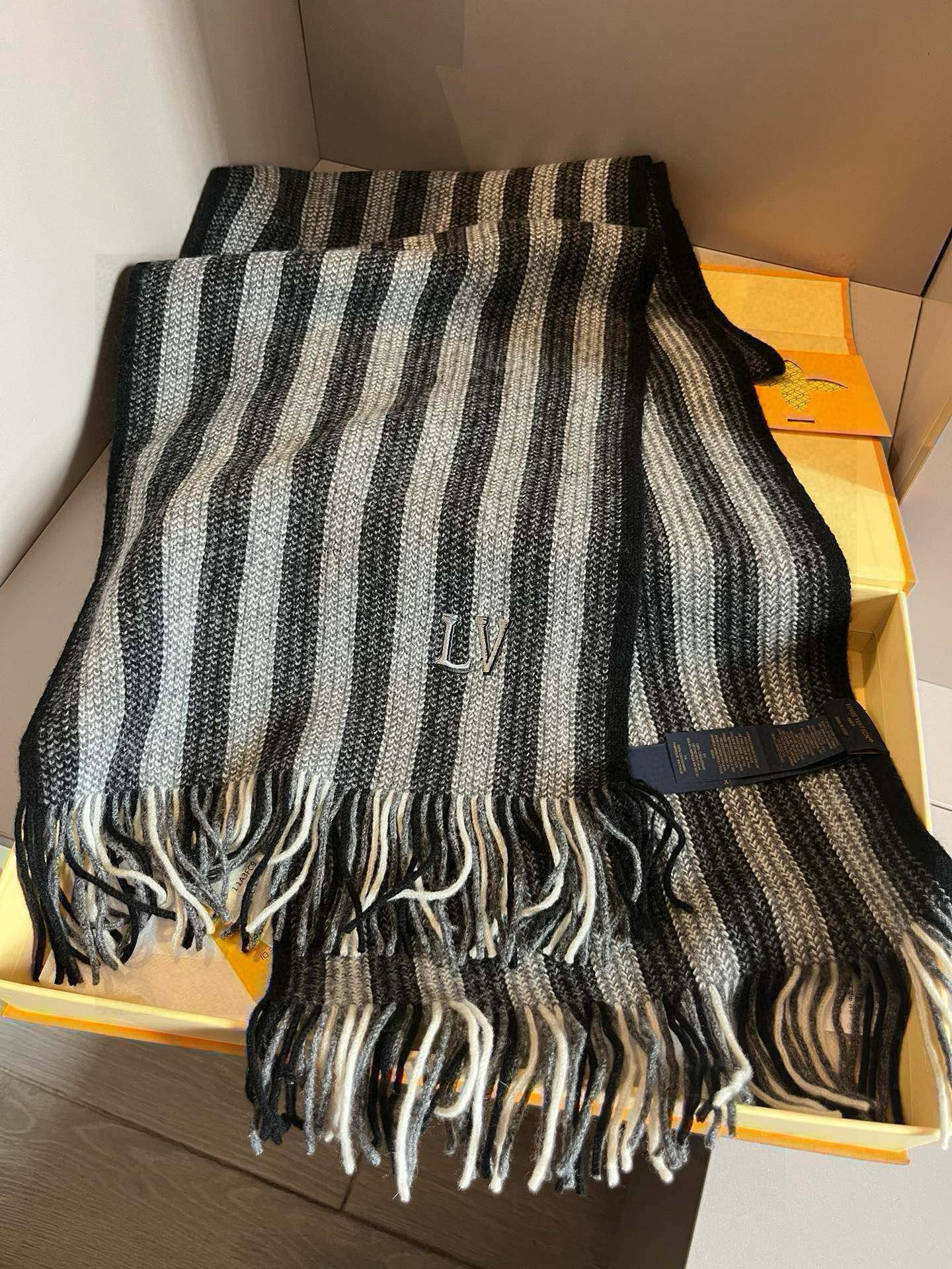 【LOUIS VUITTON   ルイヴィトン】スカーフ 35*180CM   241207-BRAND OFF