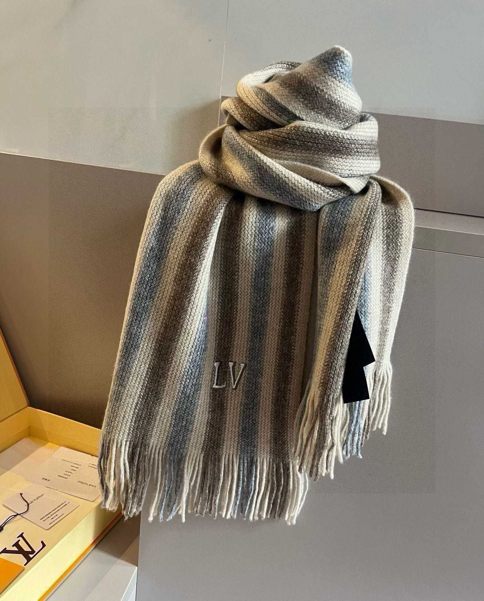 【LOUIS VUITTON   ルイヴィトン】スカーフ 35*180CM   241207-BRAND OFF