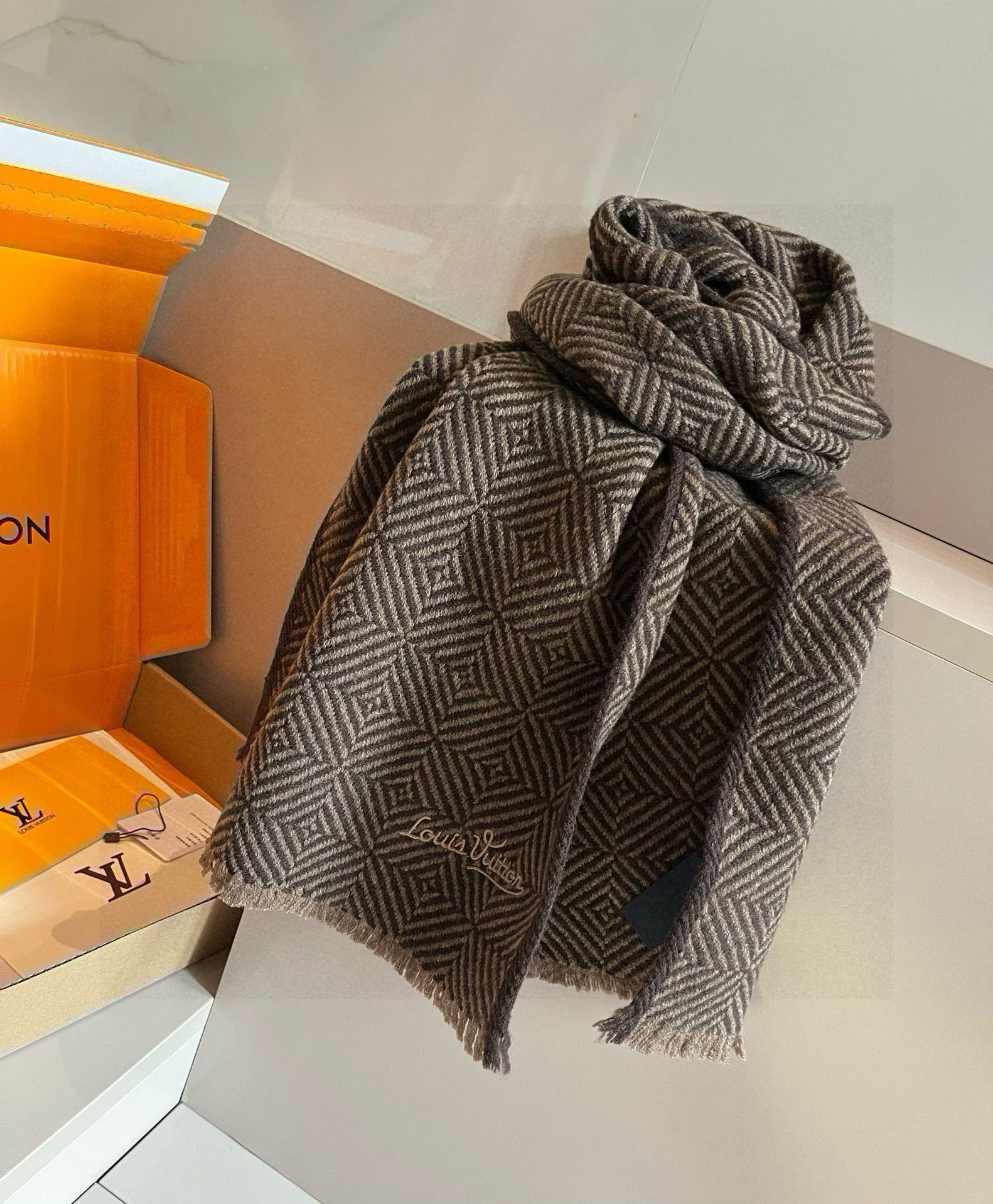 【LOUIS VUITTON   ルイヴィトン】スカーフ 30*180CM   241207-BRAND OFF
