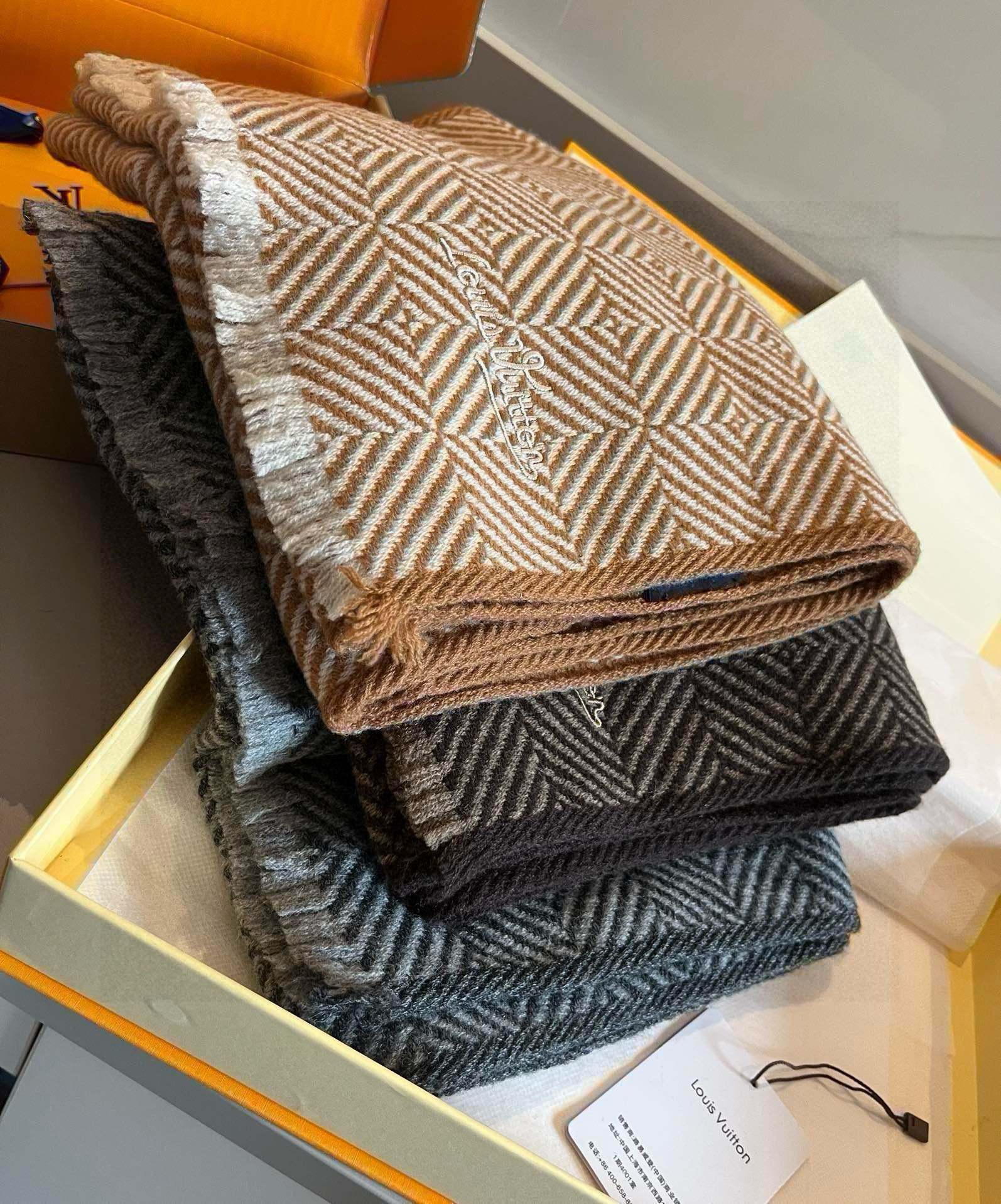 【LOUIS VUITTON   ルイヴィトン】スカーフ 30*180CM   241207-BRAND OFF