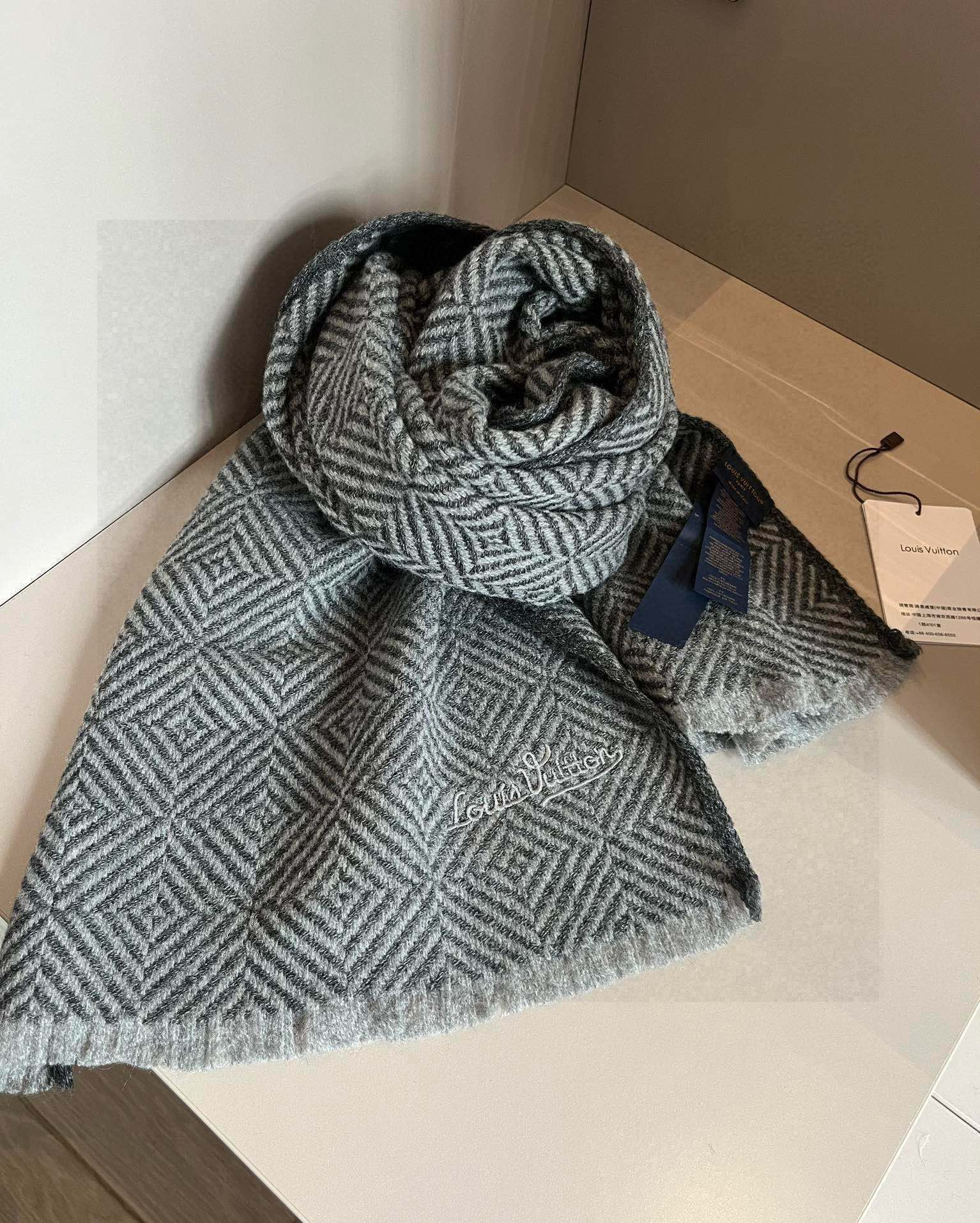 【LOUIS VUITTON   ルイヴィトン】スカーフ 30*180CM   241207-BRAND OFF