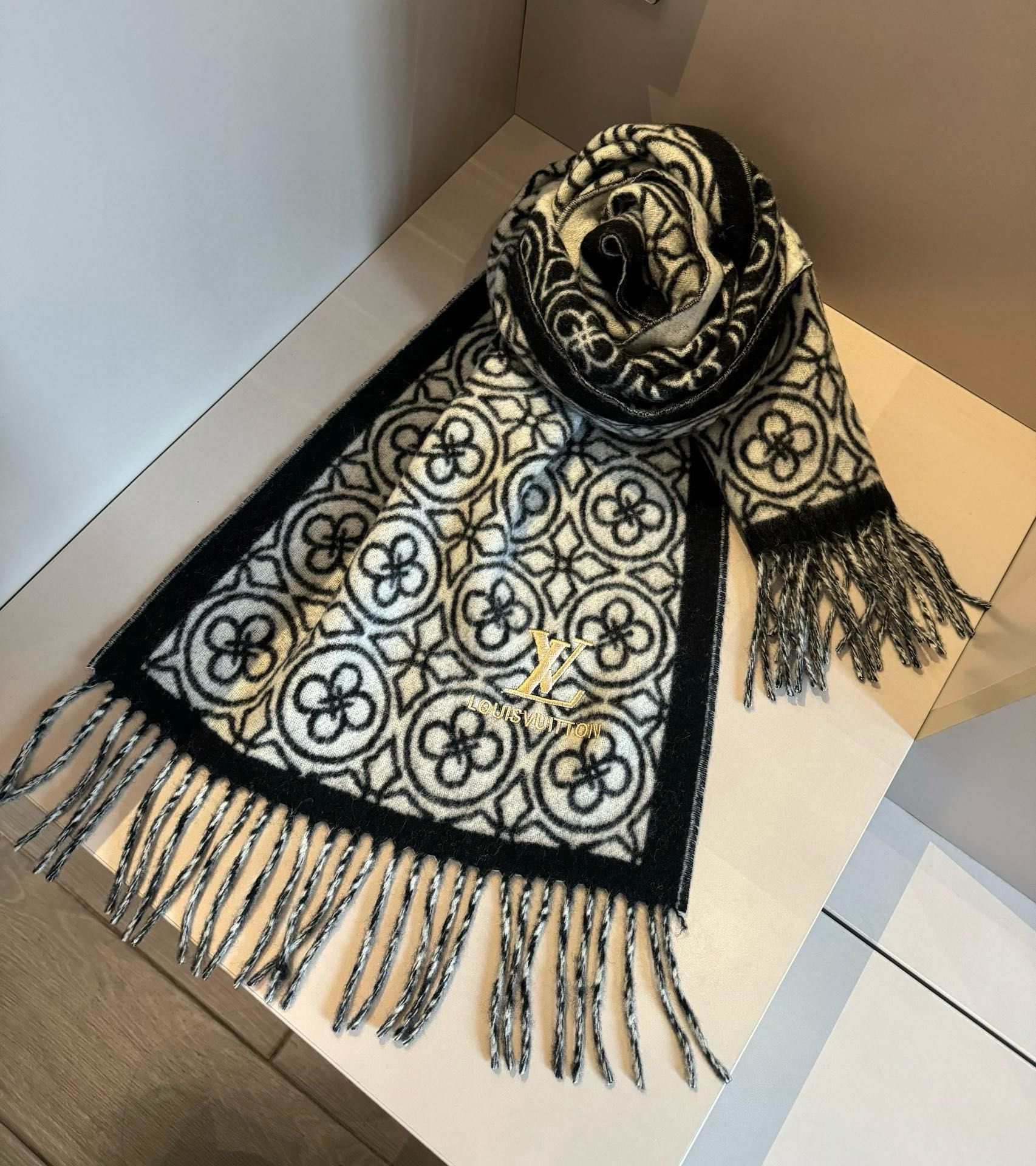 【LOUIS VUITTON   ルイヴィトン】スカーフ 30*180CM   241207-BRAND OFF