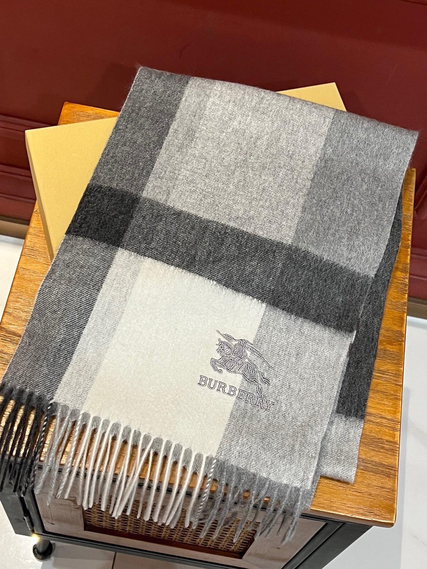 【BURBERRY  バーバリー】スカーフ32*180CM  241209-BRAND OFF
