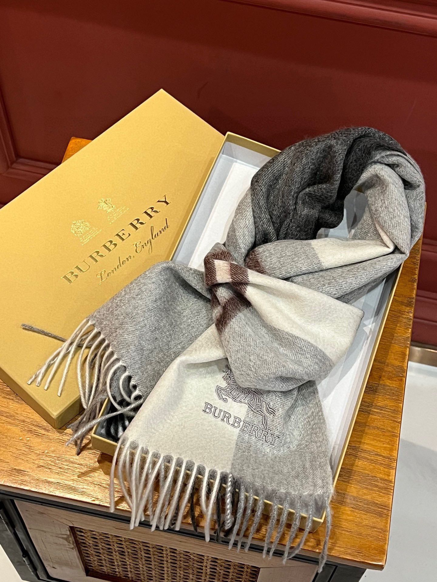 【BURBERRY  バーバリー】スカーフ32*180CM  241209-BRAND OFF